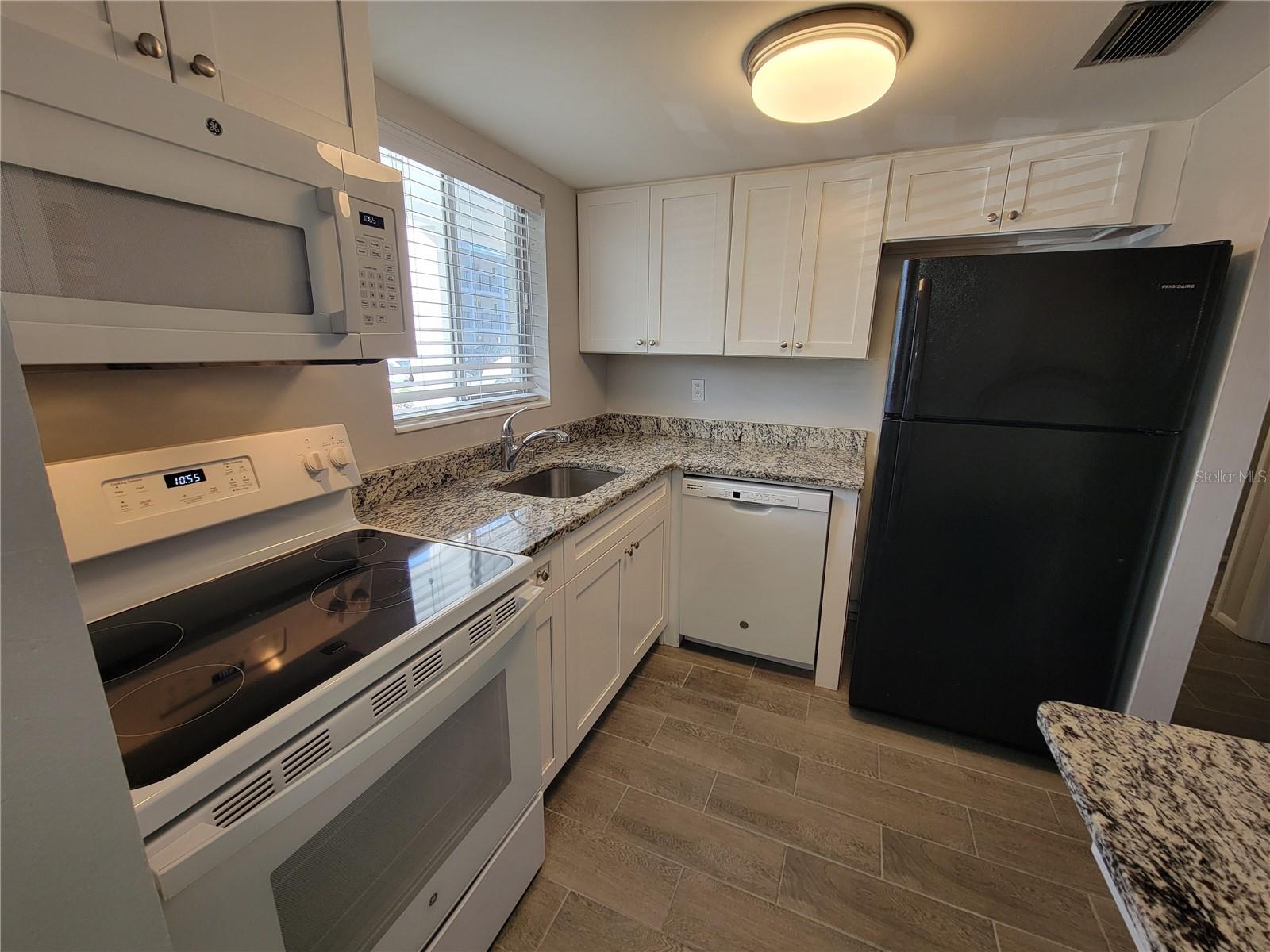 Image 6 of 24 For 2009 Canal Drive N4