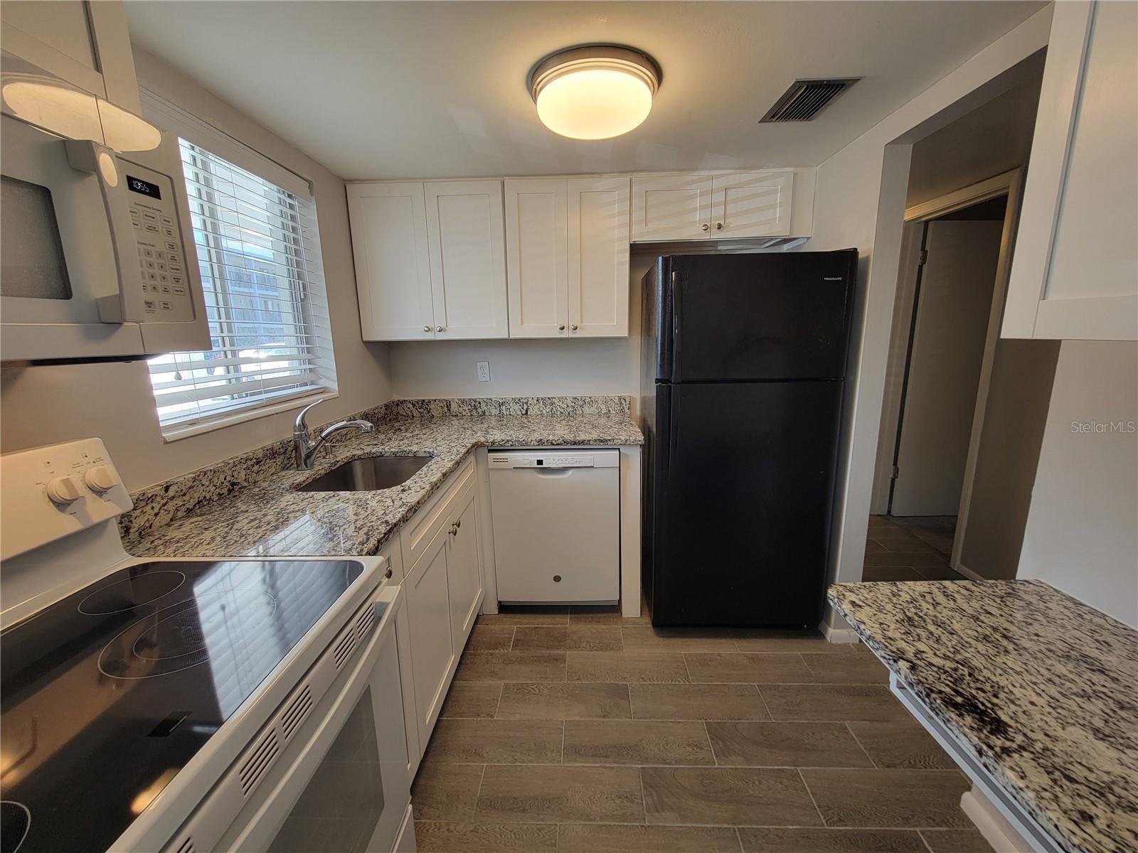 Image 7 of 24 For 2009 Canal Drive N4