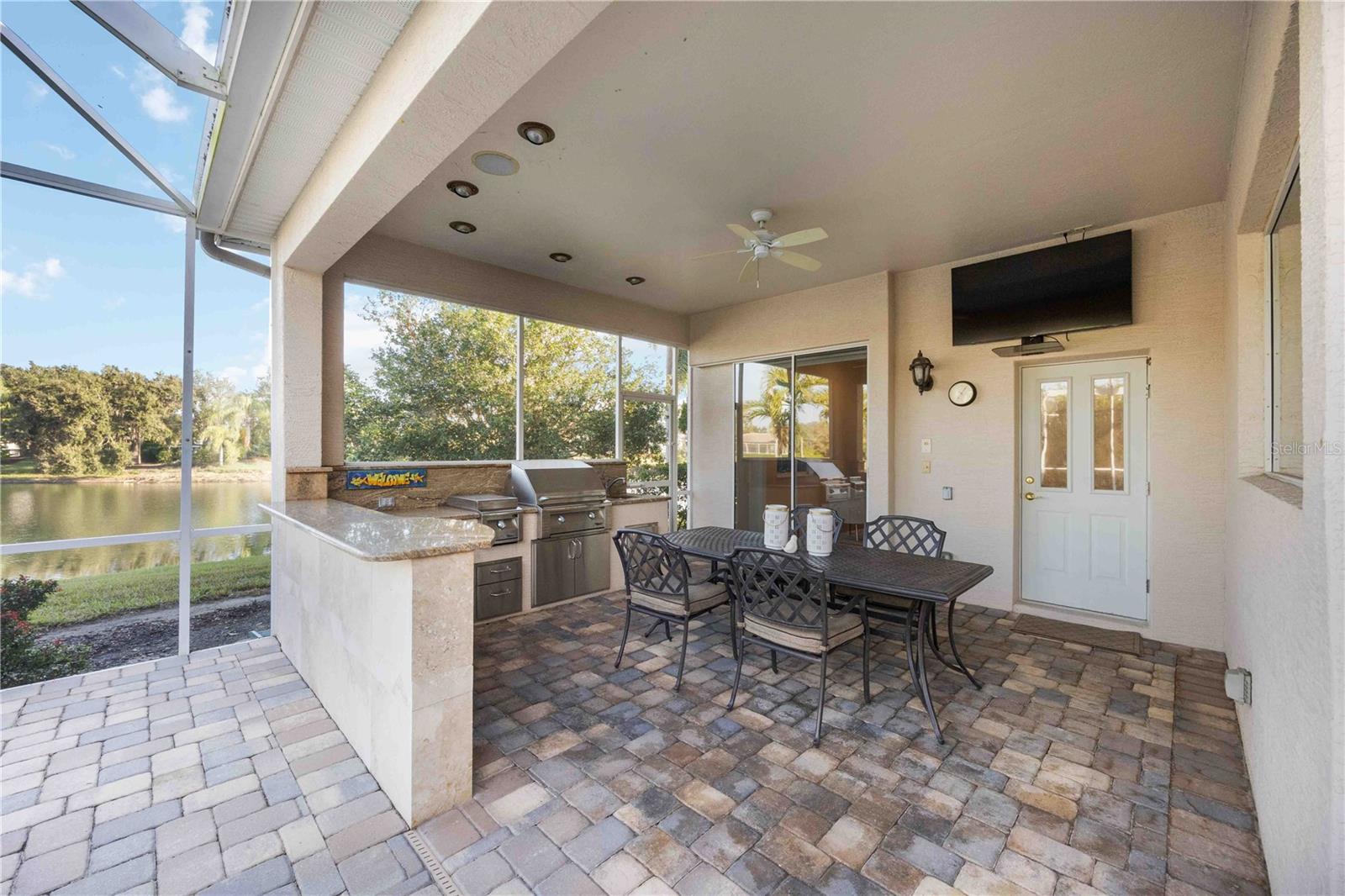 Listing photo id 13 for 7009 Stanhope Place