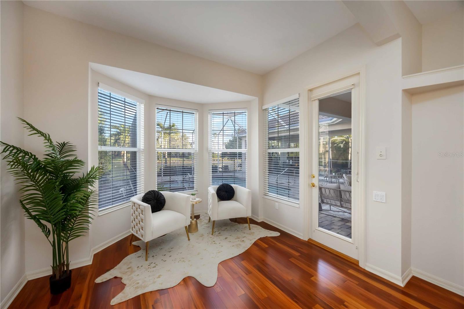 Listing photo id 30 for 7009 Stanhope Place