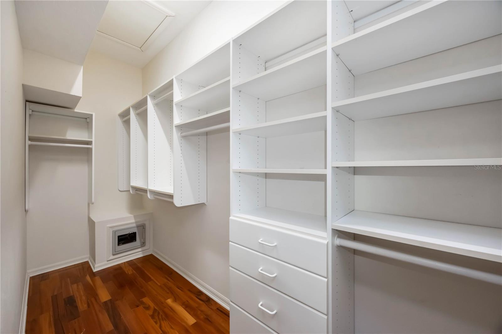 Listing photo id 31 for 7009 Stanhope Place