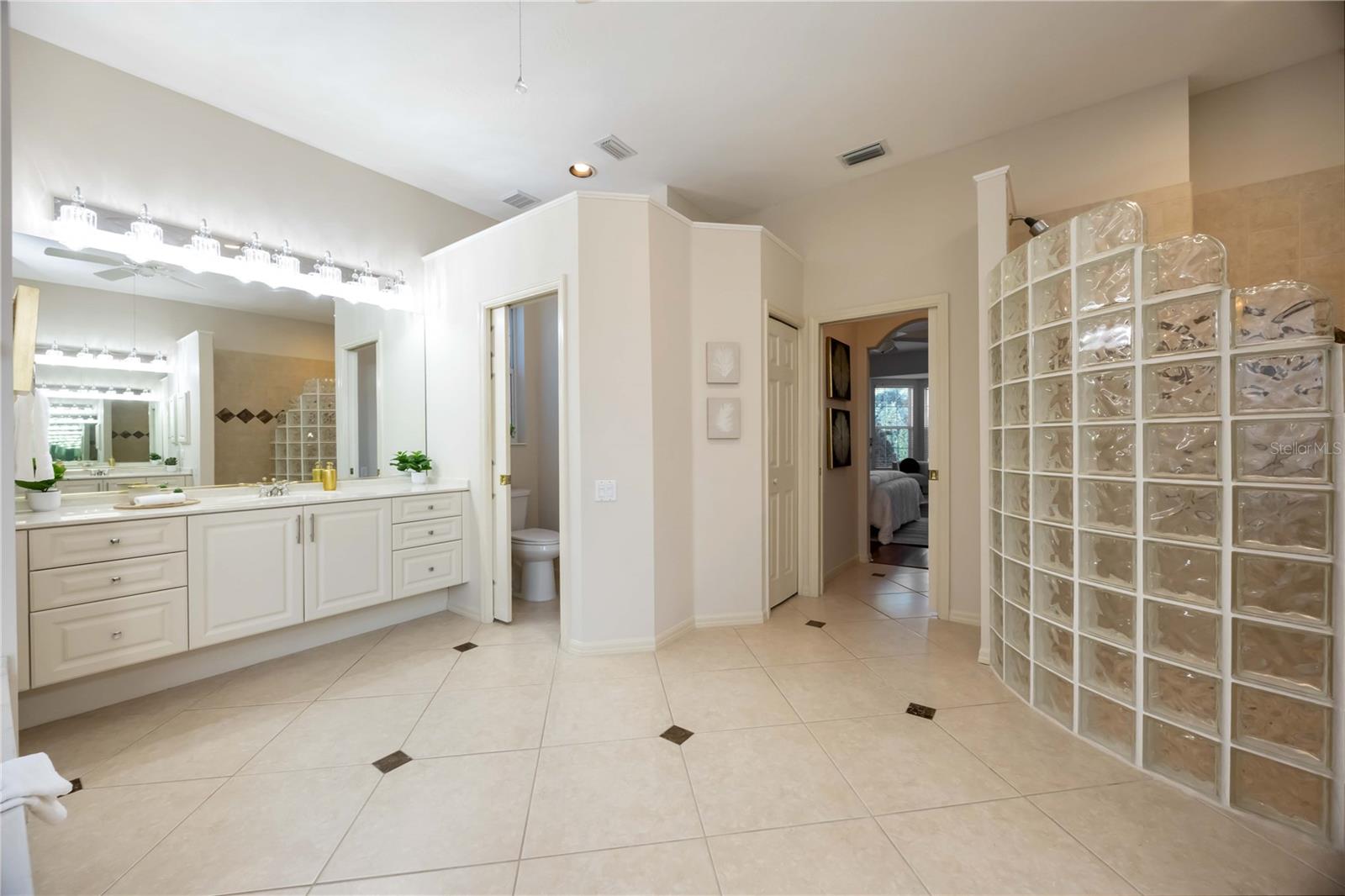 Listing photo id 33 for 7009 Stanhope Place