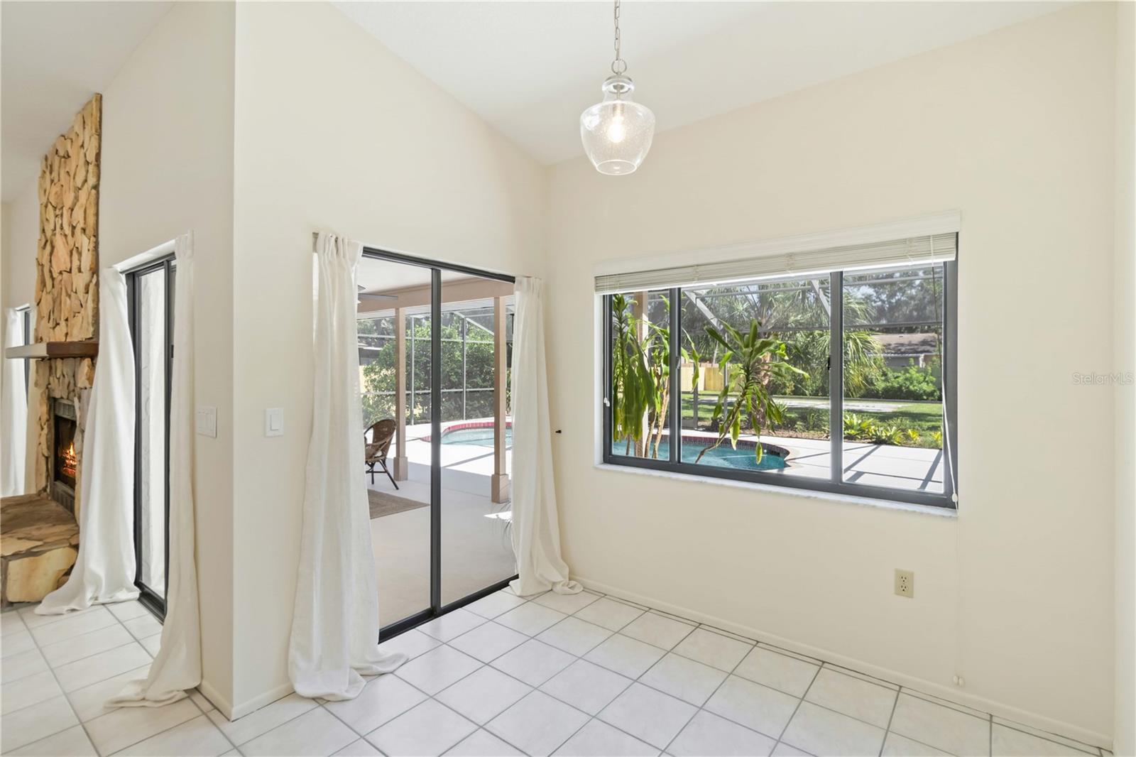 Image 10 of 44 For 5206 Woodlawn Circle E