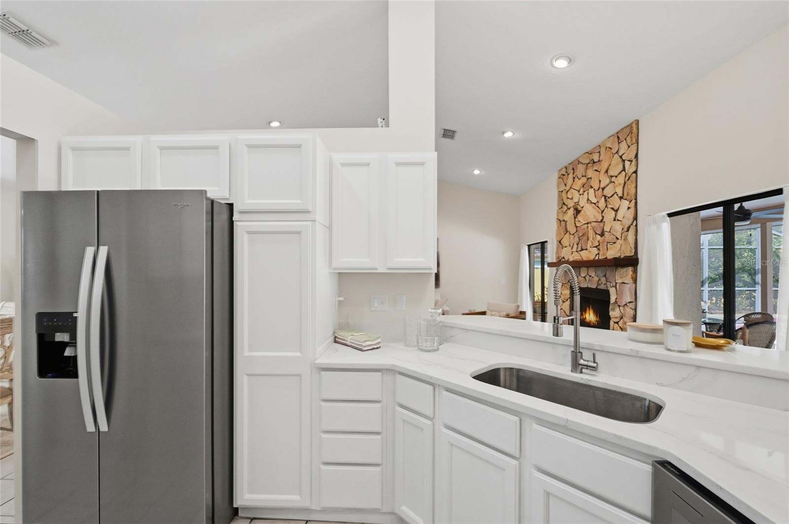 Image 15 of 44 For 5206 Woodlawn Circle E