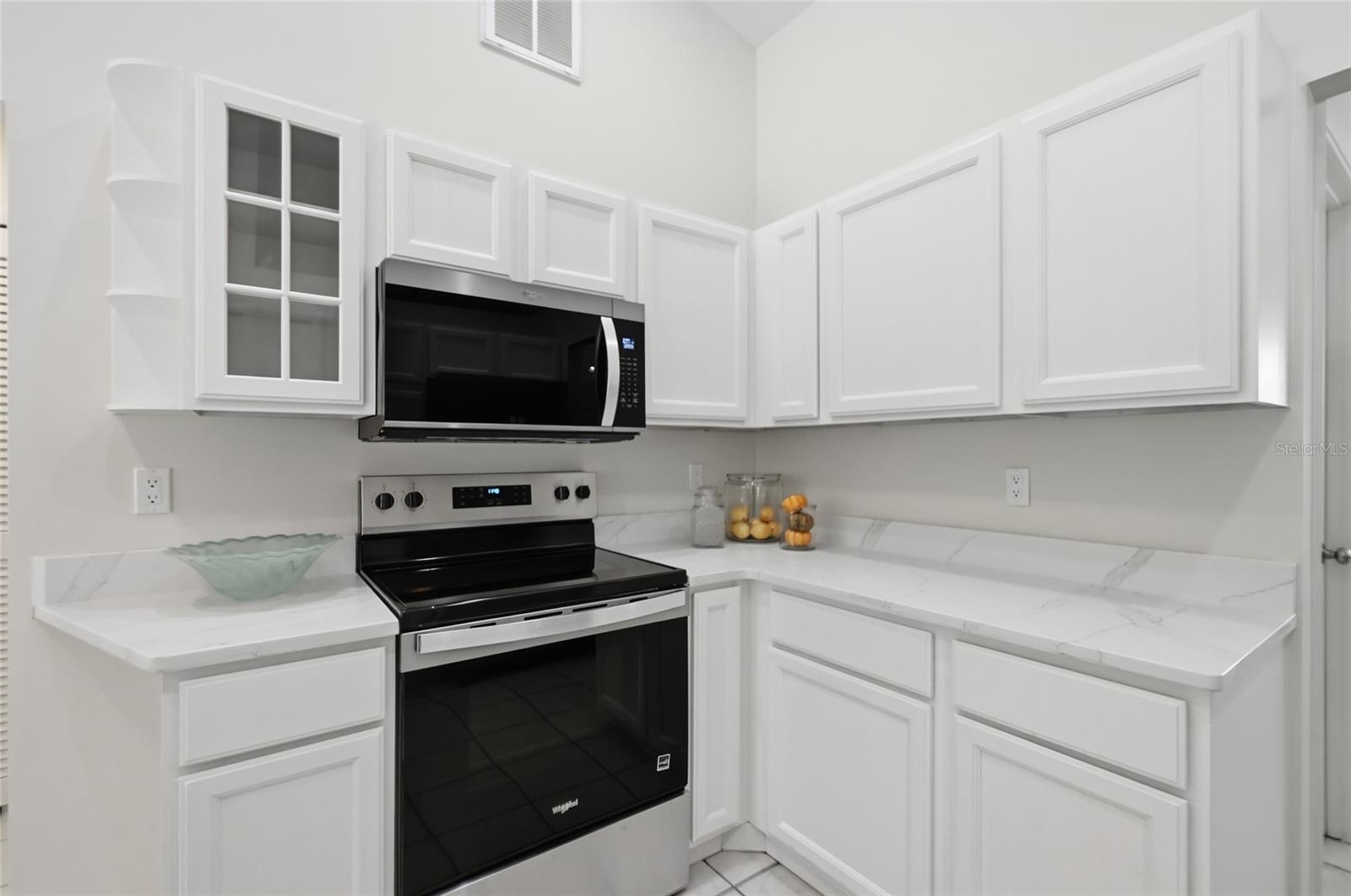 Image 16 of 44 For 5206 Woodlawn Circle E