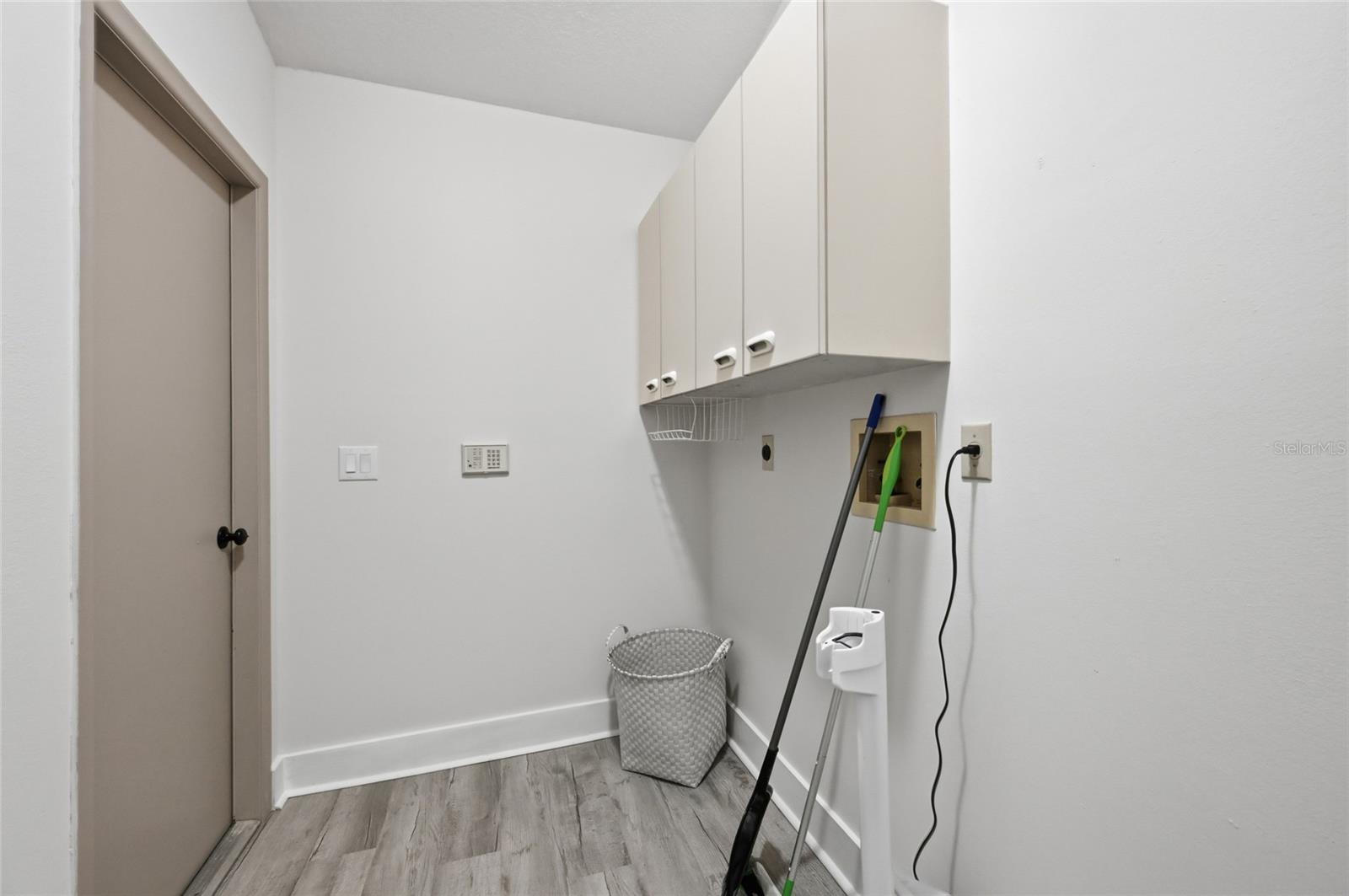 Image 17 of 44 For 5206 Woodlawn Circle E