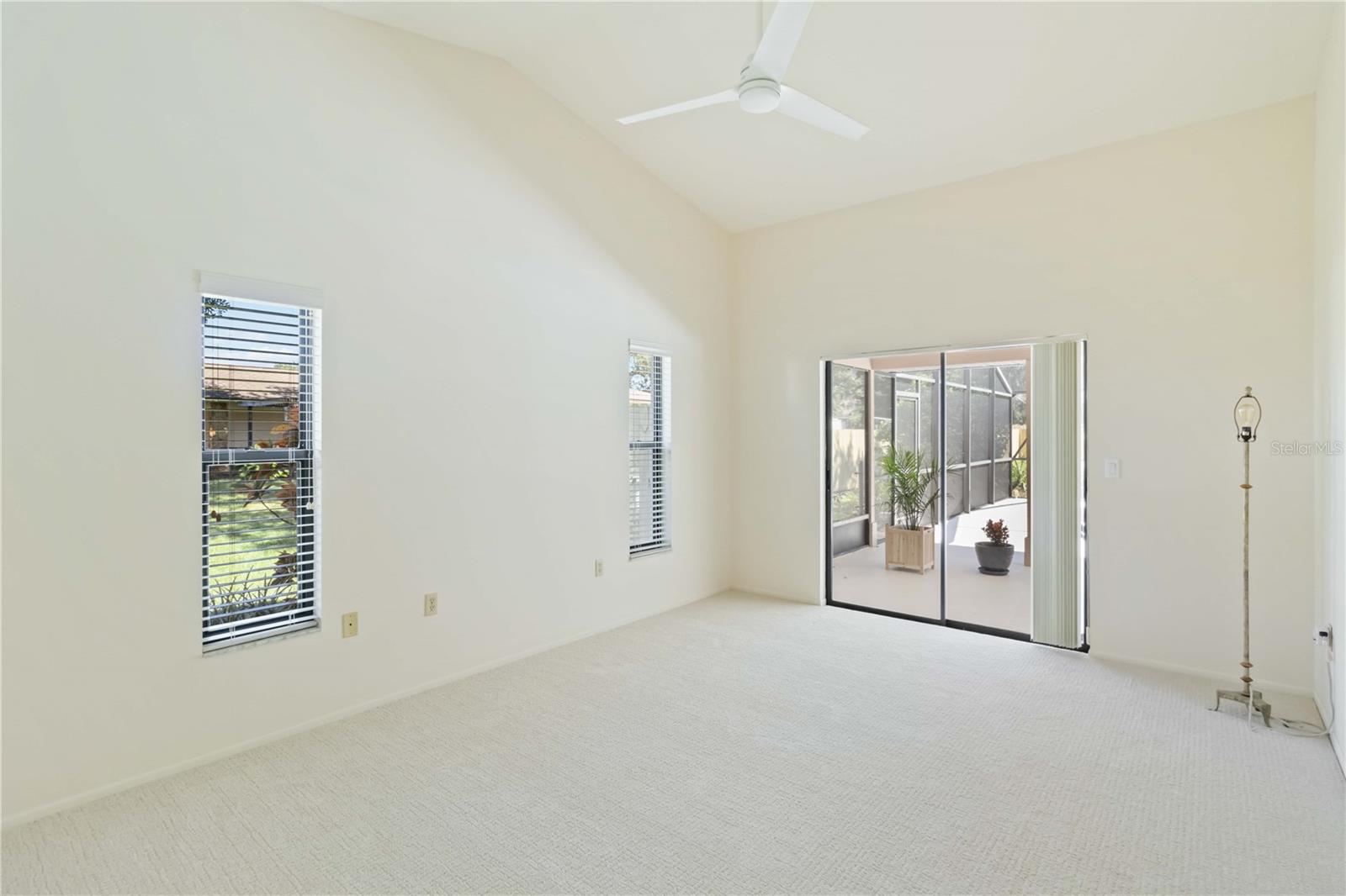 Image 18 of 44 For 5206 Woodlawn Circle E