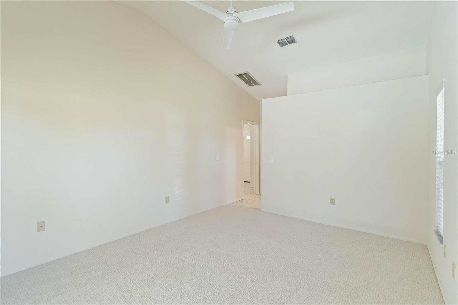 Image 20 of 44 For 5206 Woodlawn Circle E