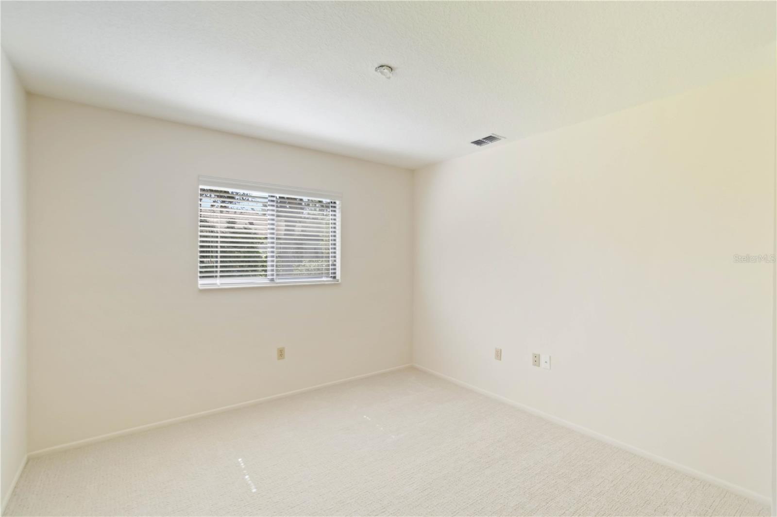 Image 26 of 44 For 5206 Woodlawn Circle E