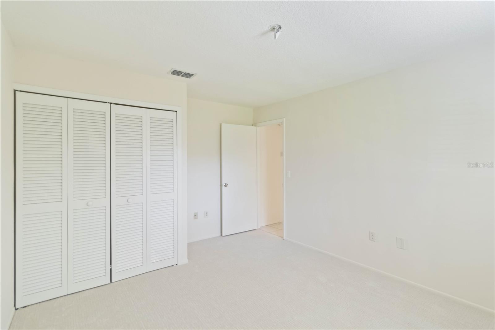 Image 29 of 44 For 5206 Woodlawn Circle E