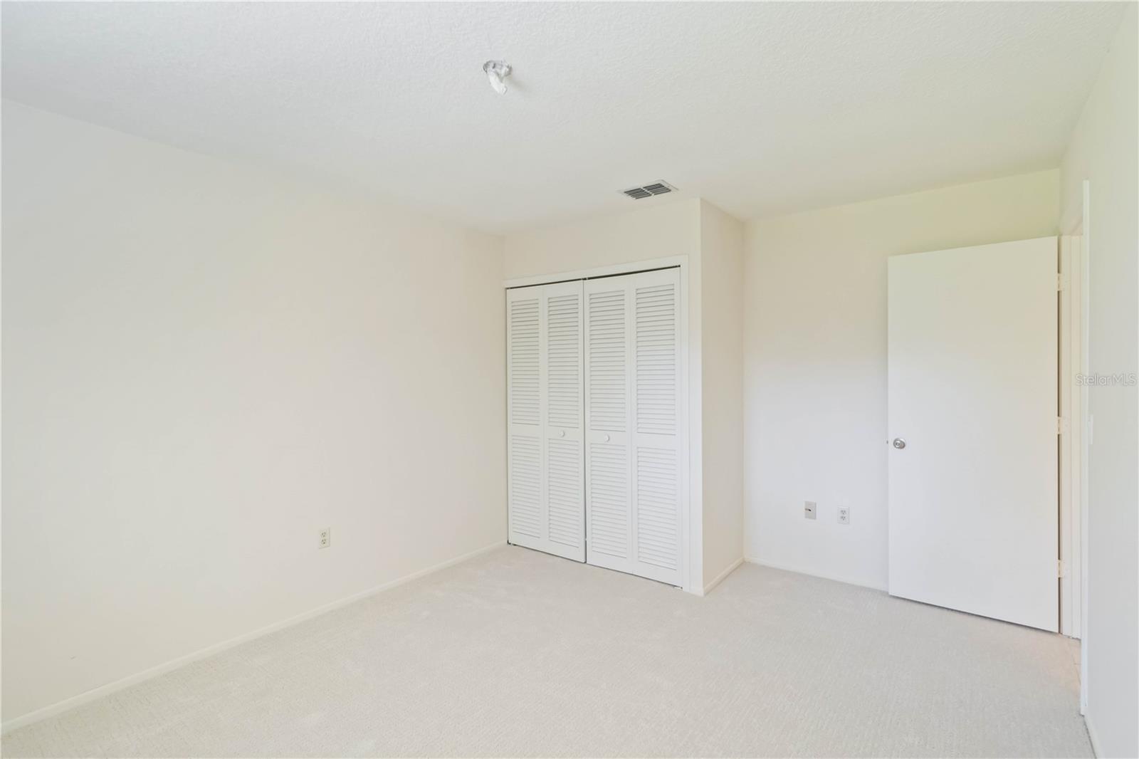 Image 30 of 44 For 5206 Woodlawn Circle E