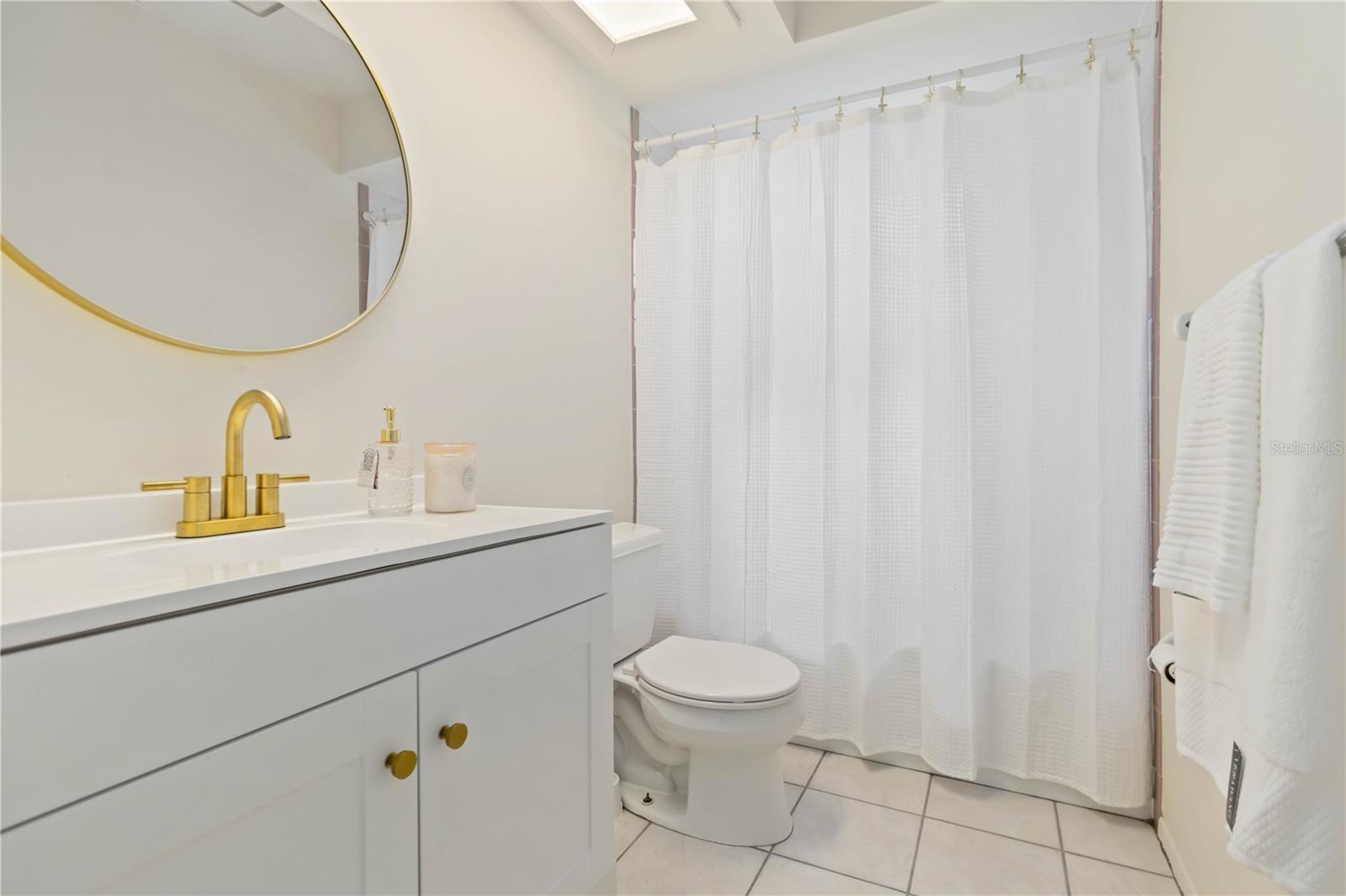 Image 31 of 44 For 5206 Woodlawn Circle E