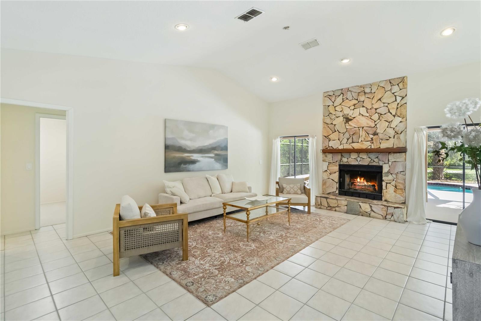 Image 4 of 44 For 5206 Woodlawn Circle E