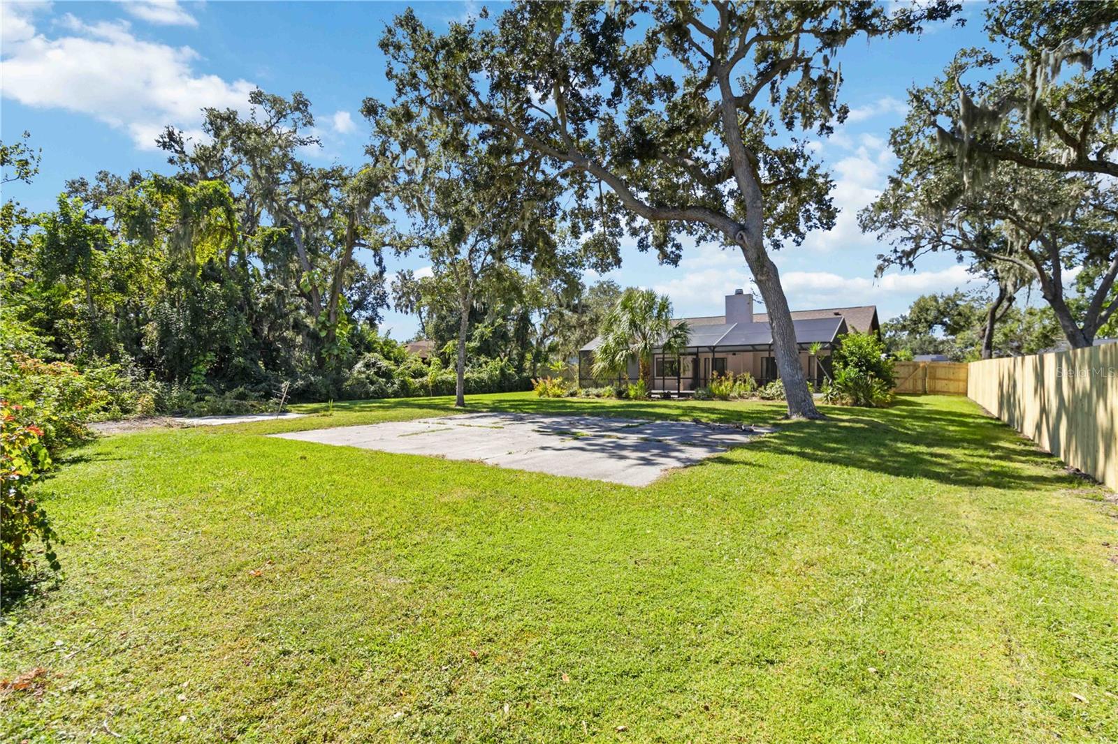 Image 41 of 44 For 5206 Woodlawn Circle E