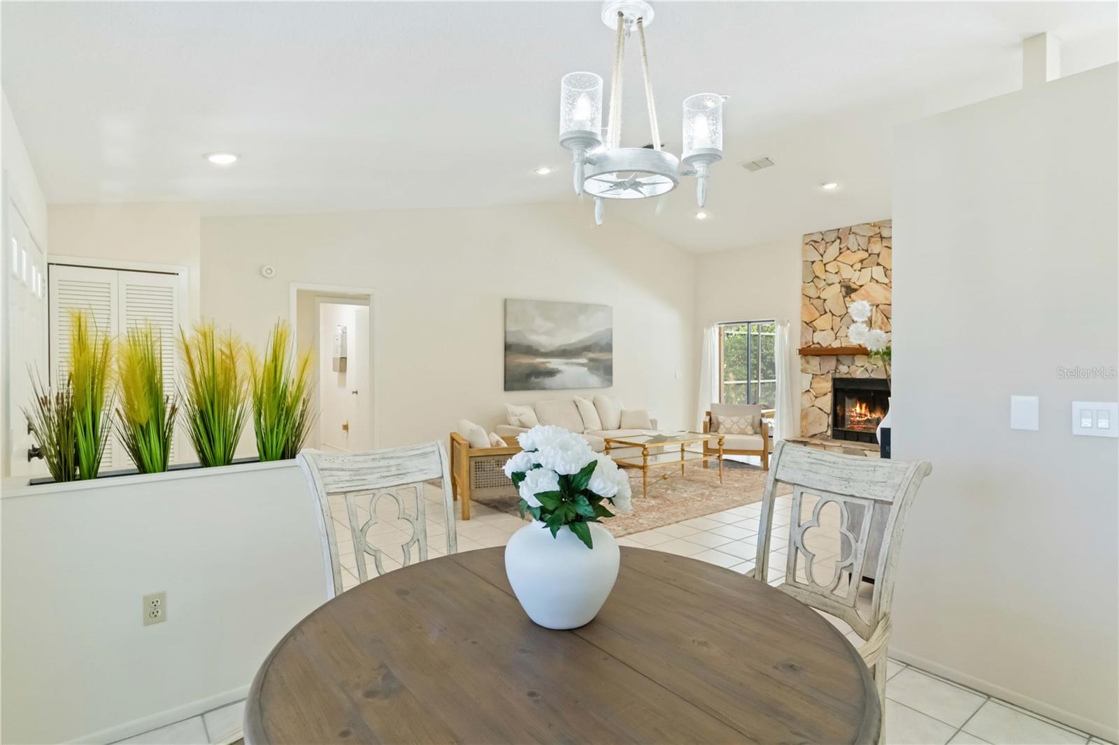 Image 8 of 44 For 5206 Woodlawn Circle E