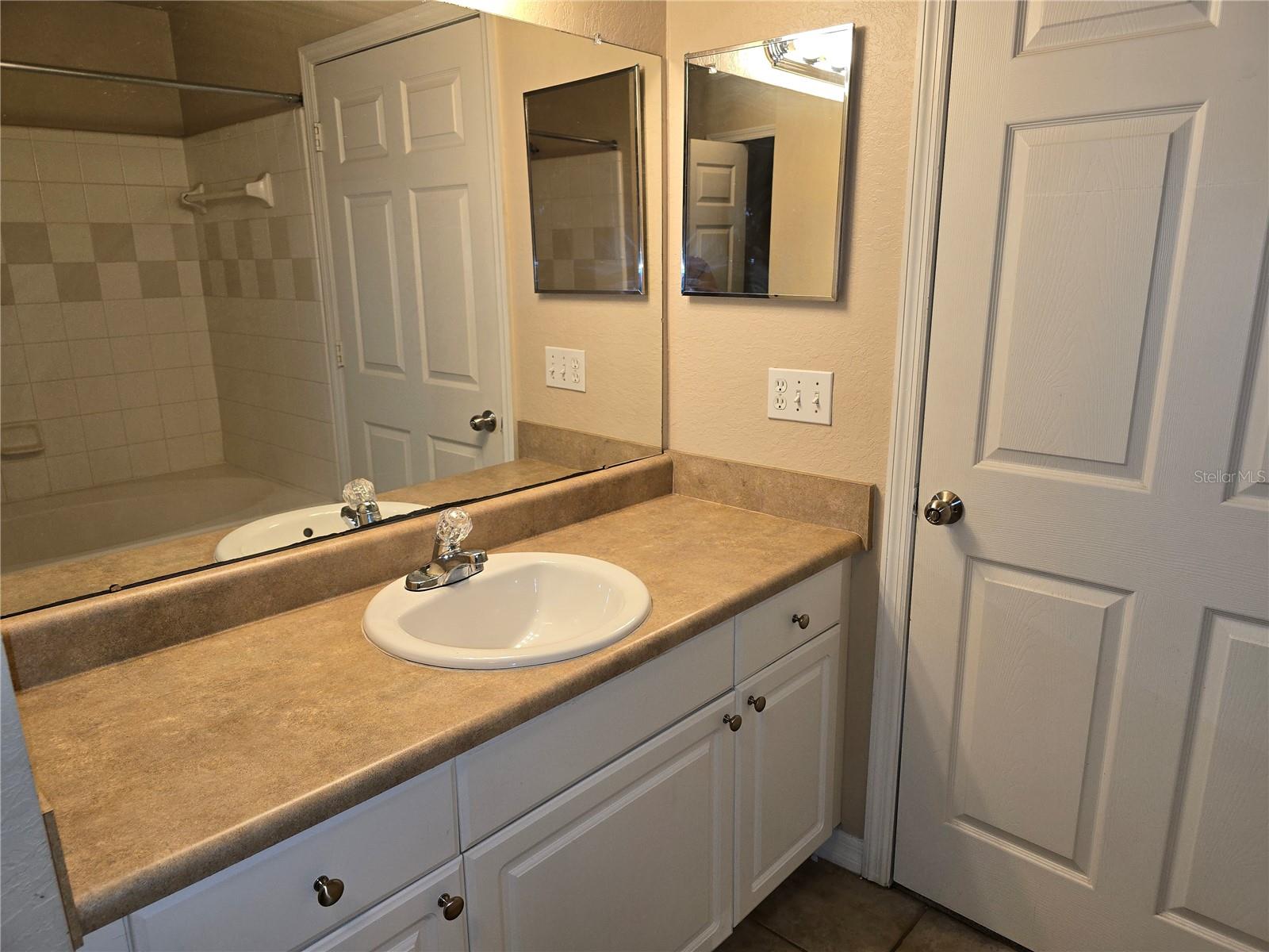 Image 31 of 49 For 5601 Rosehill Road 203