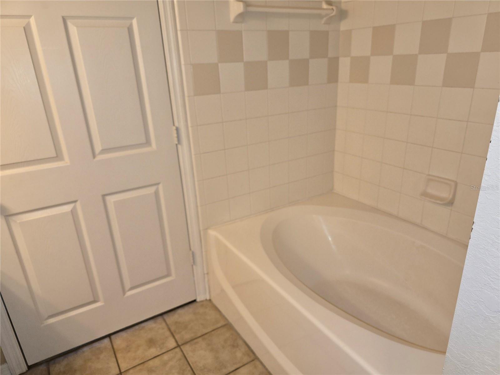 Image 32 of 49 For 5601 Rosehill Road 203