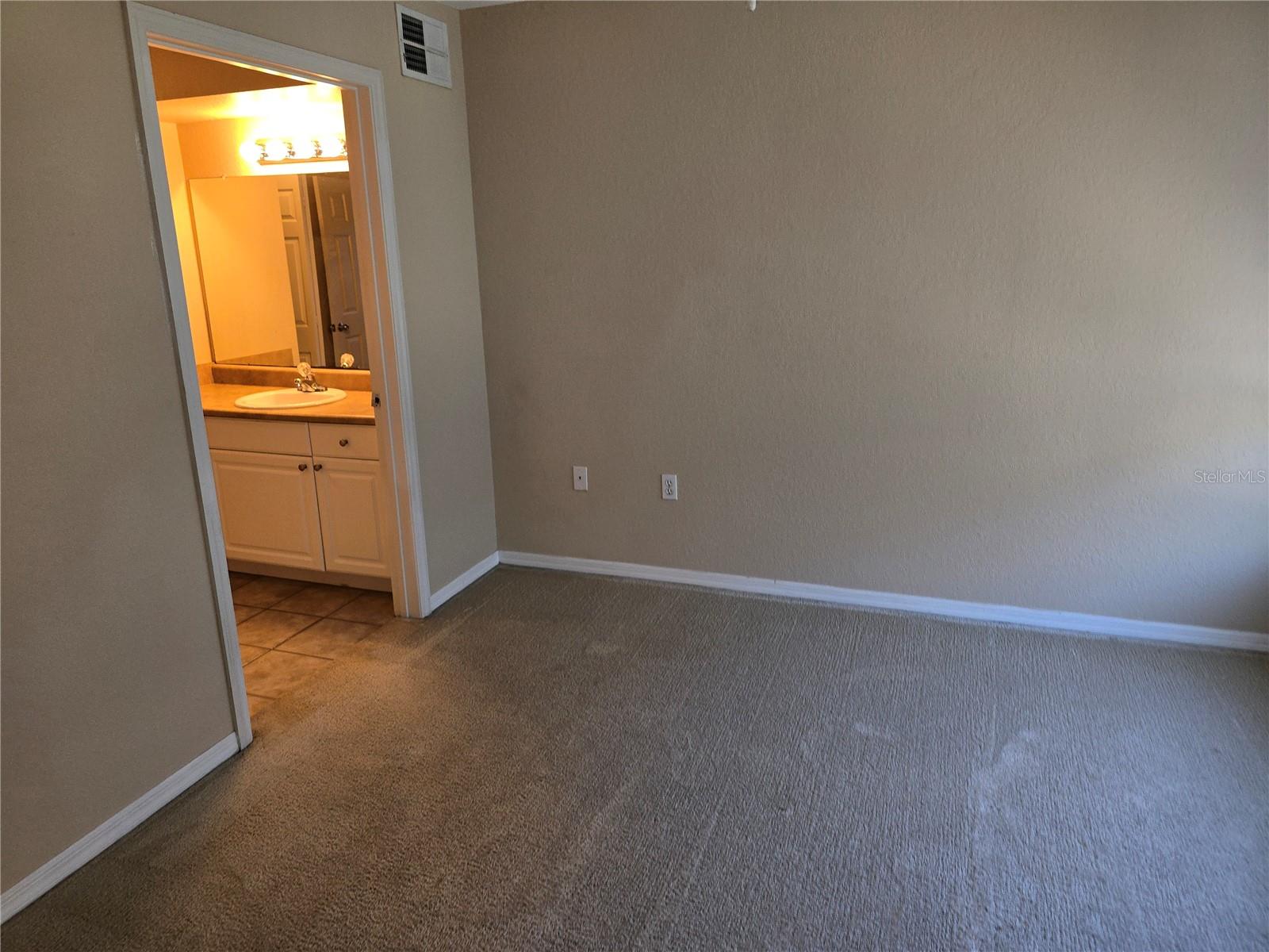 Image 34 of 49 For 5601 Rosehill Road 203