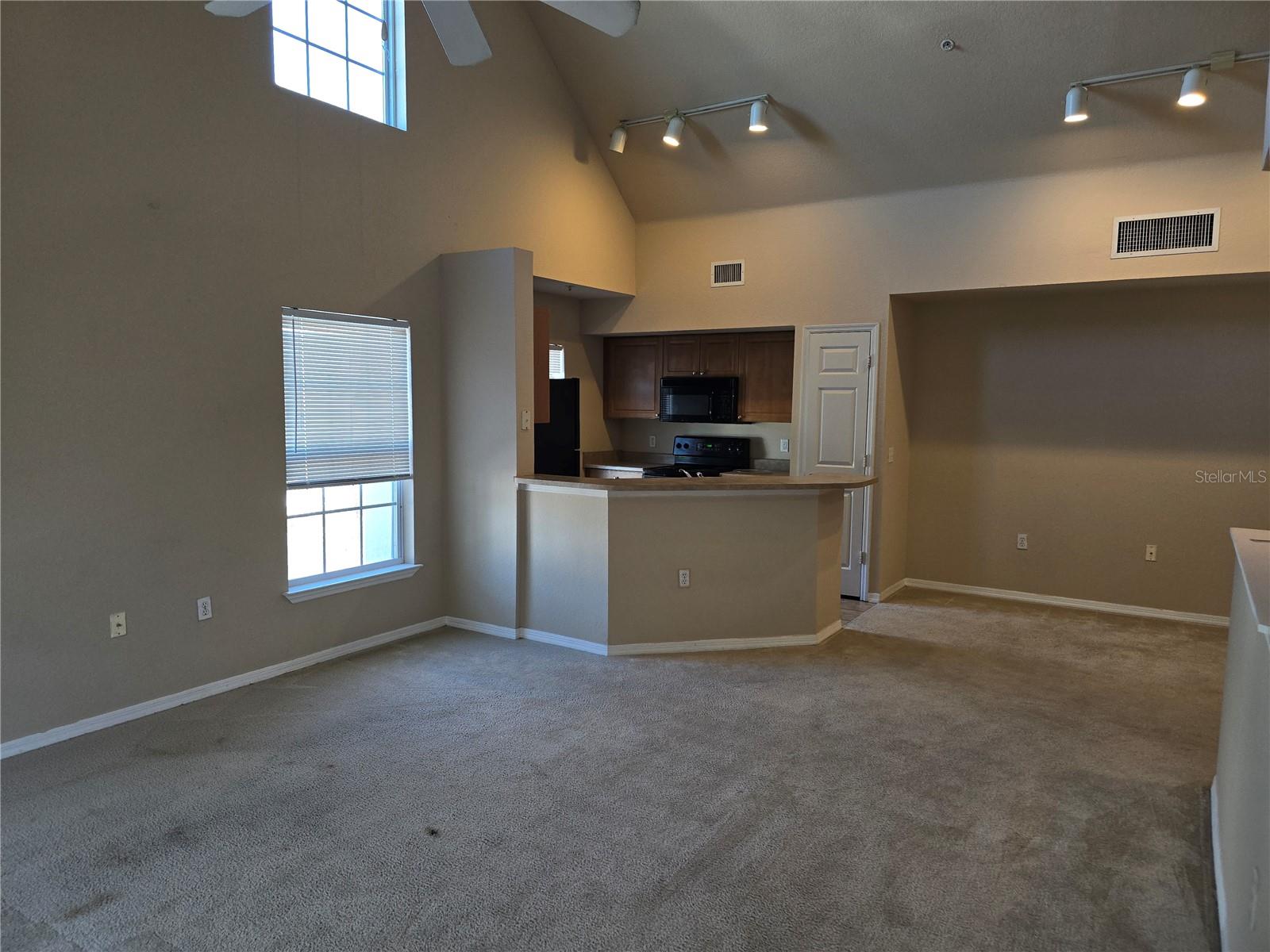 Image 38 of 49 For 5601 Rosehill Road 203