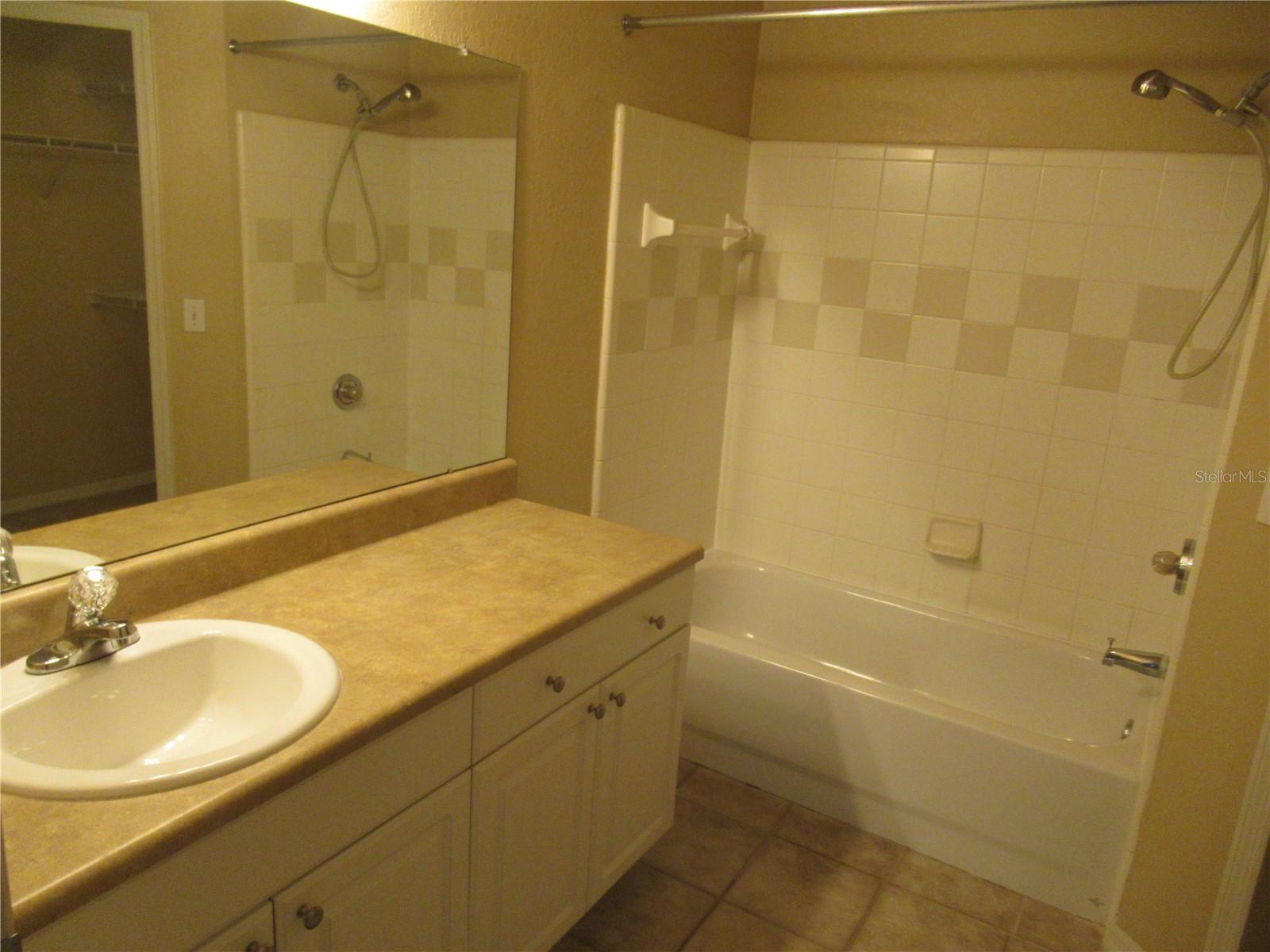 Image 5 of 49 For 5601 Rosehill Road 203