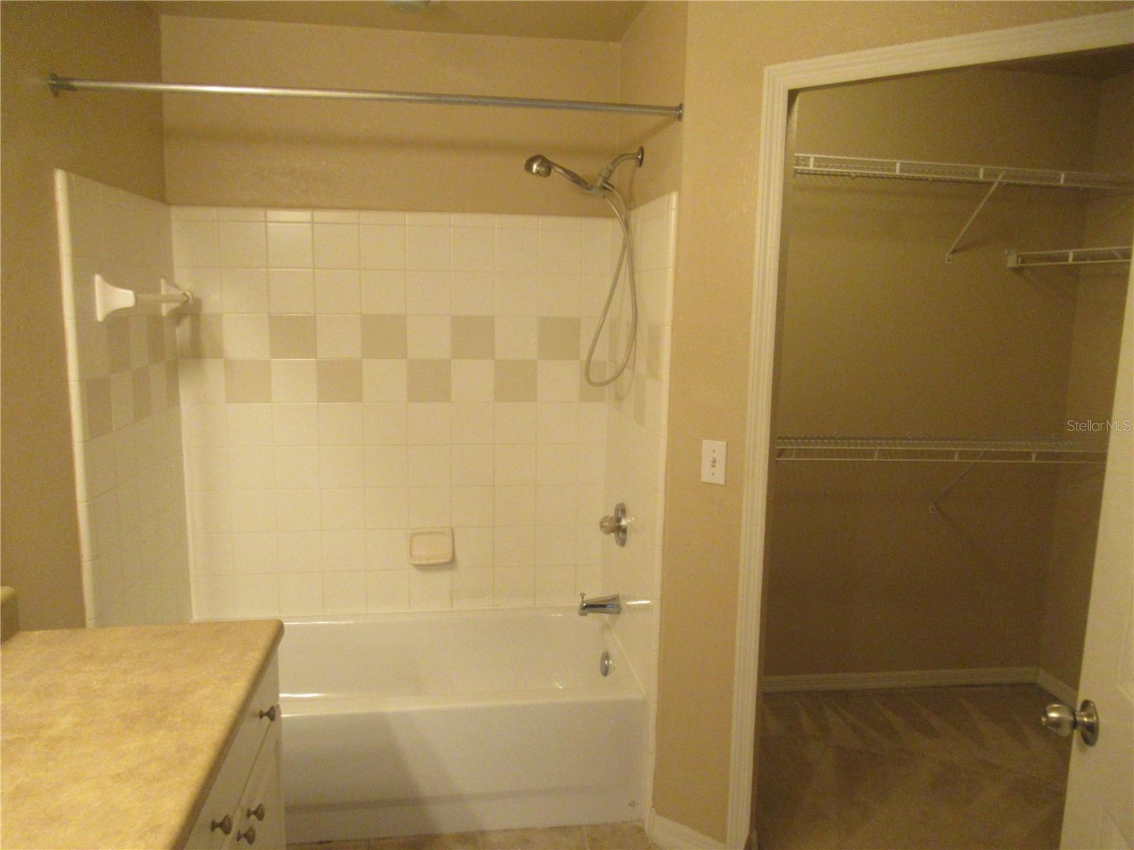 Image 8 of 49 For 5601 Rosehill Road 203