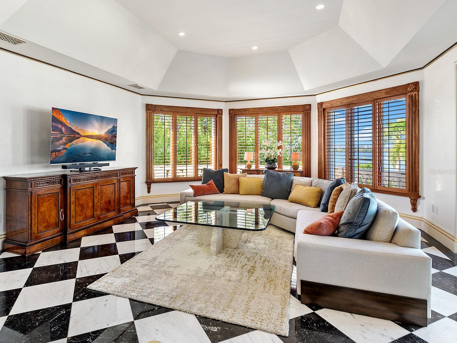 Image 21 of 97 For 1310 Lake Shore Drive