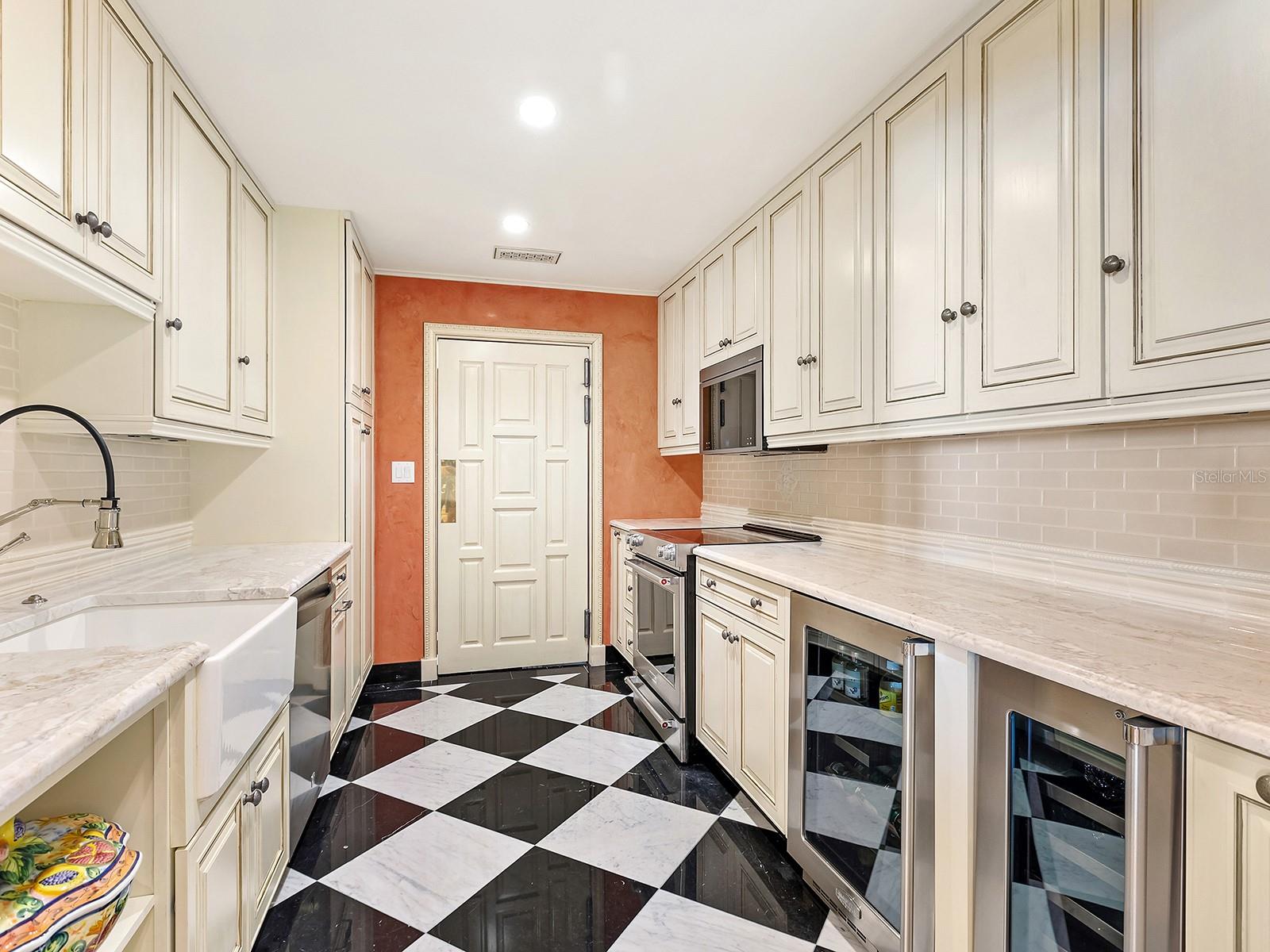 Image 28 of 97 For 1310 Lake Shore Drive