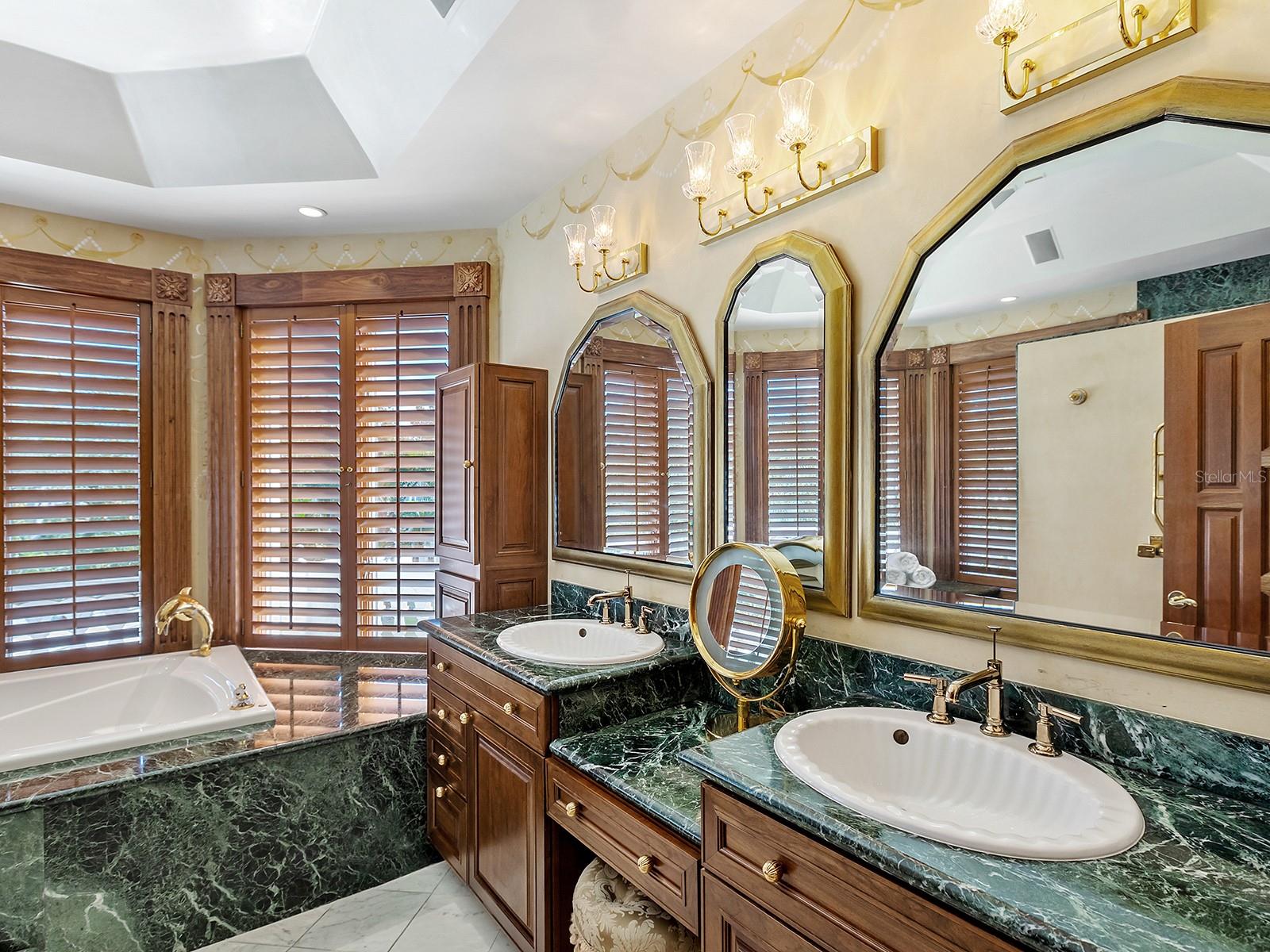 Image 32 of 97 For 1310 Lake Shore Drive