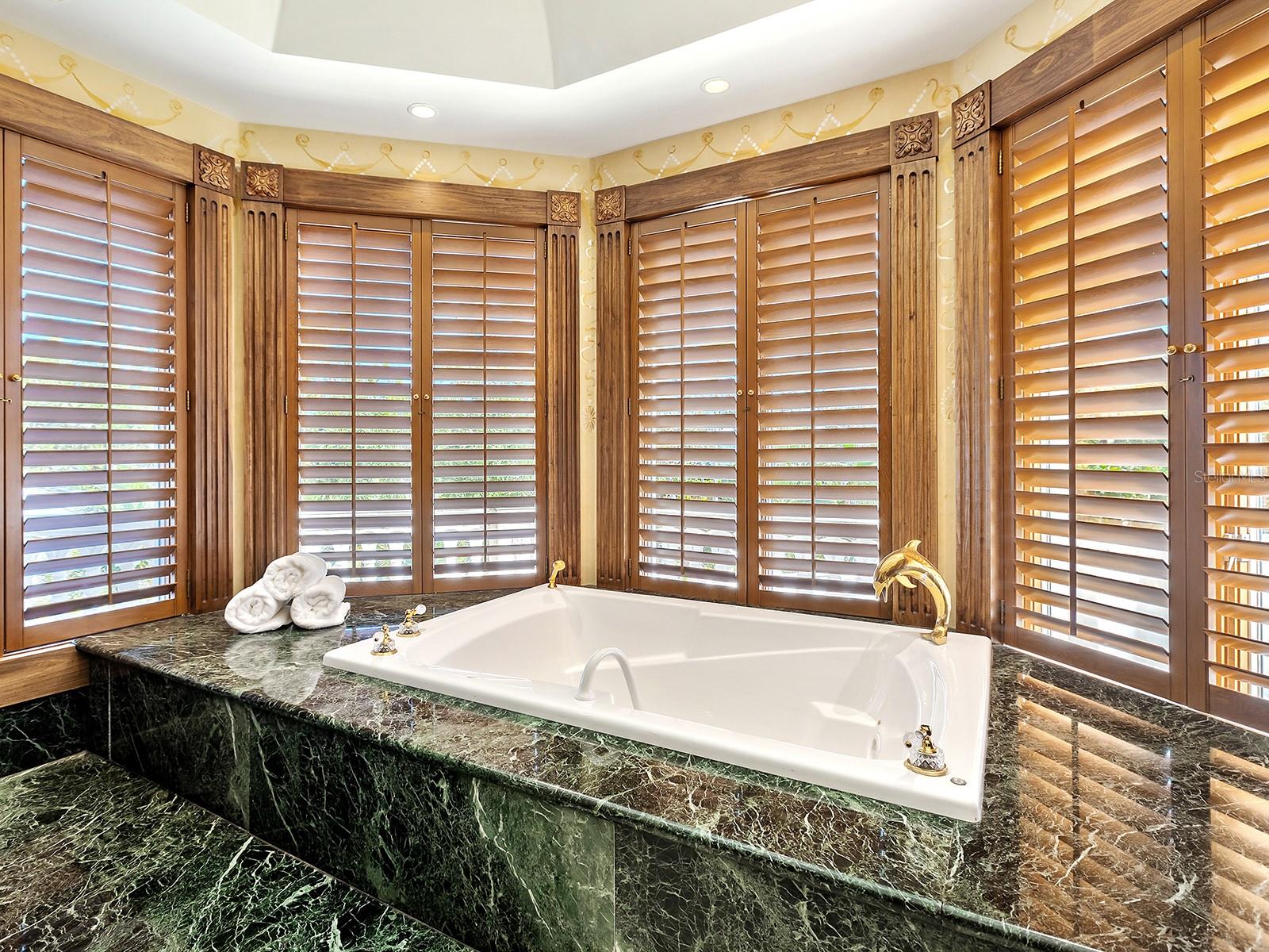 Image 33 of 97 For 1310 Lake Shore Drive