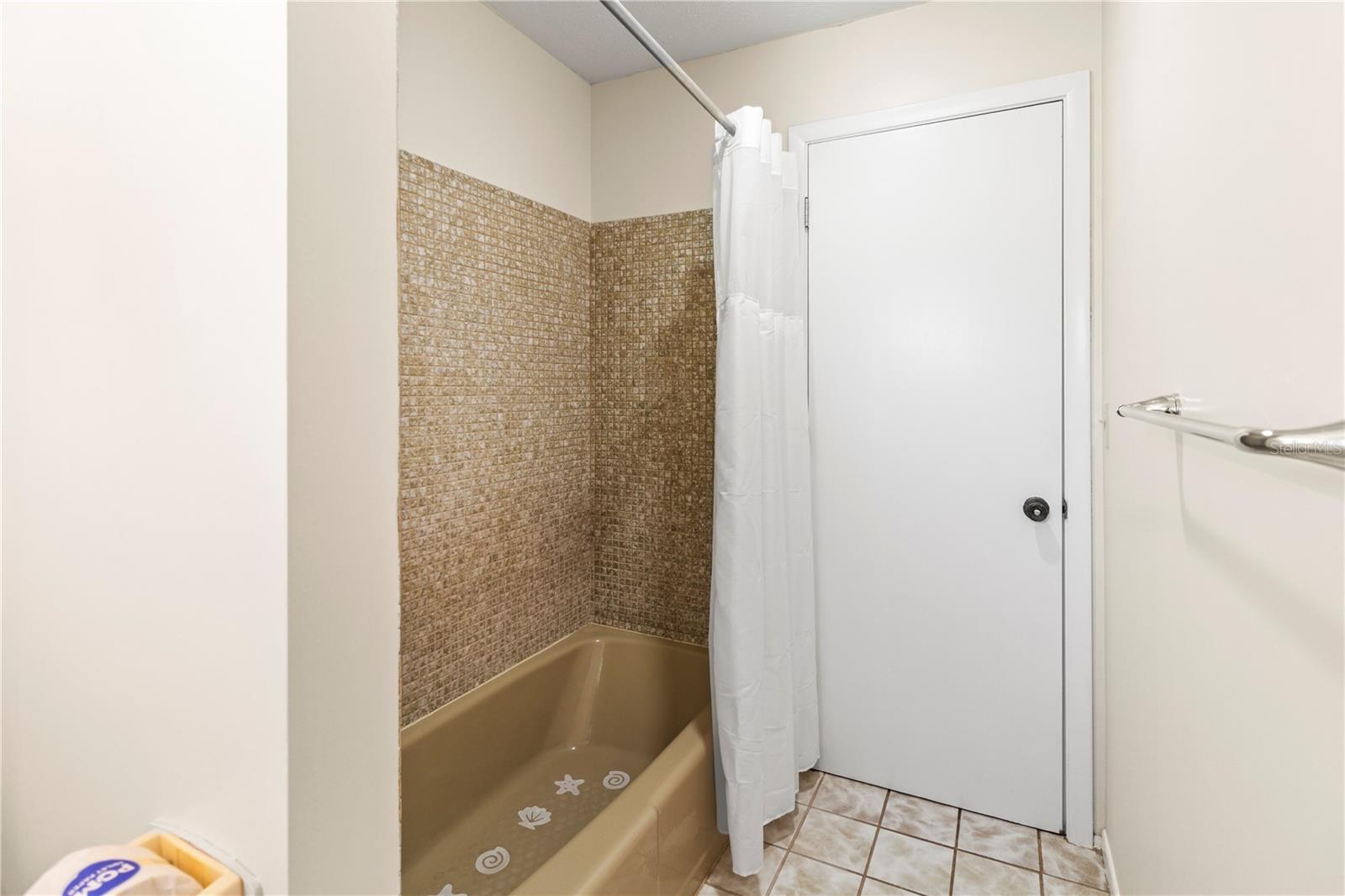 Image 15 of 35 For 356 Island Circle