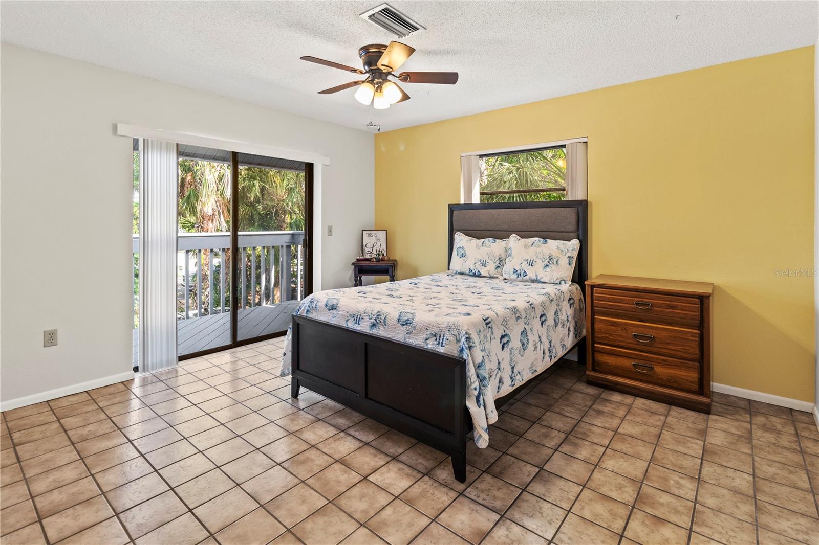 Image 16 of 35 For 356 Island Circle