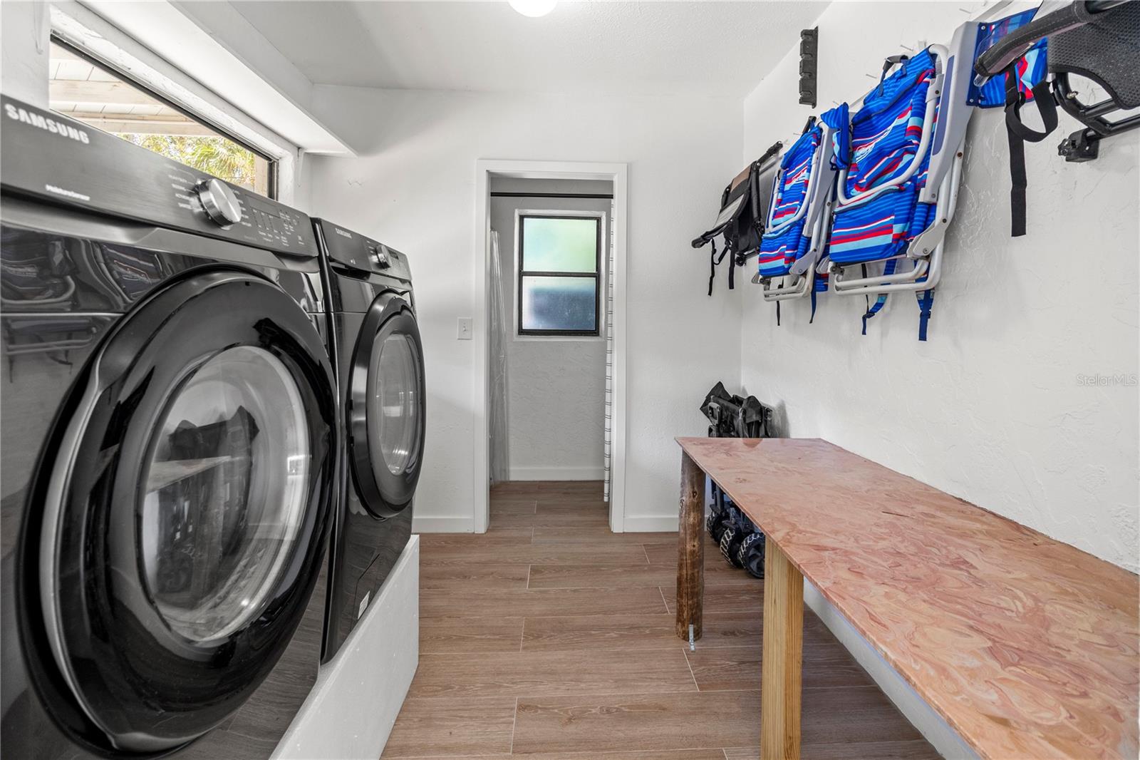 Image 22 of 35 For 356 Island Circle