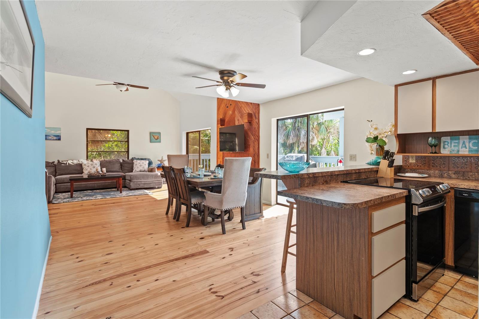 Image 4 of 35 For 356 Island Circle