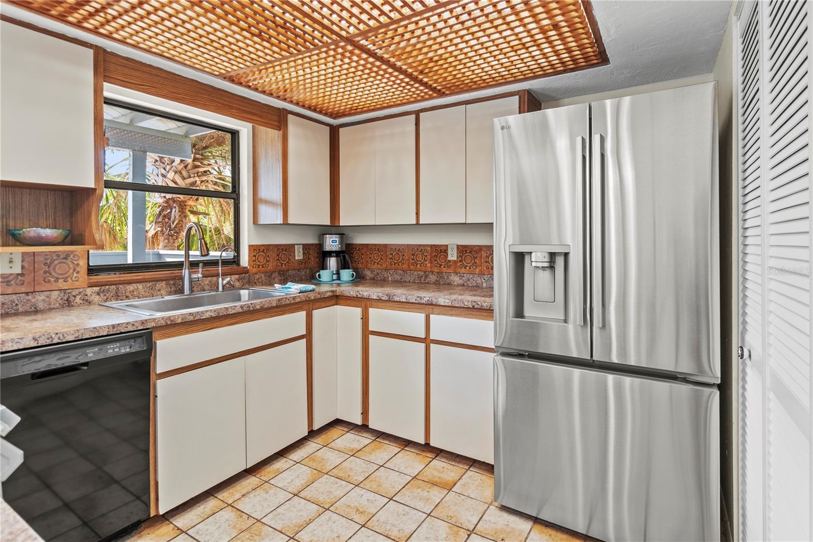 Image 7 of 35 For 356 Island Circle