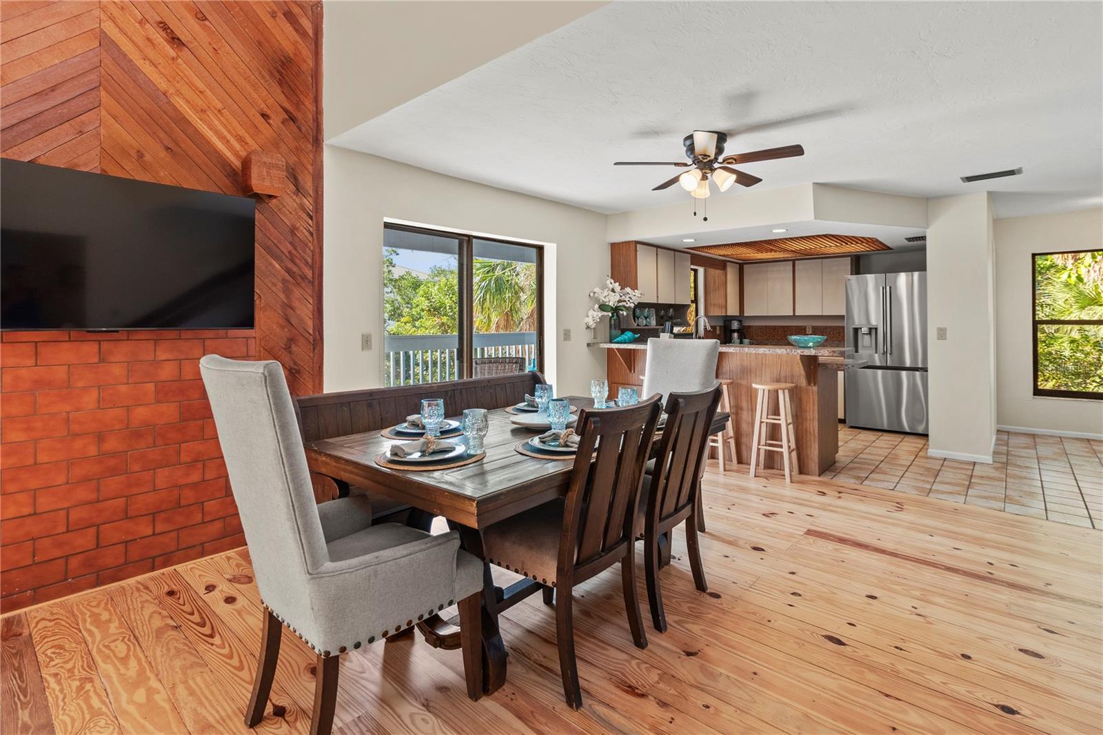 Image 9 of 35 For 356 Island Circle