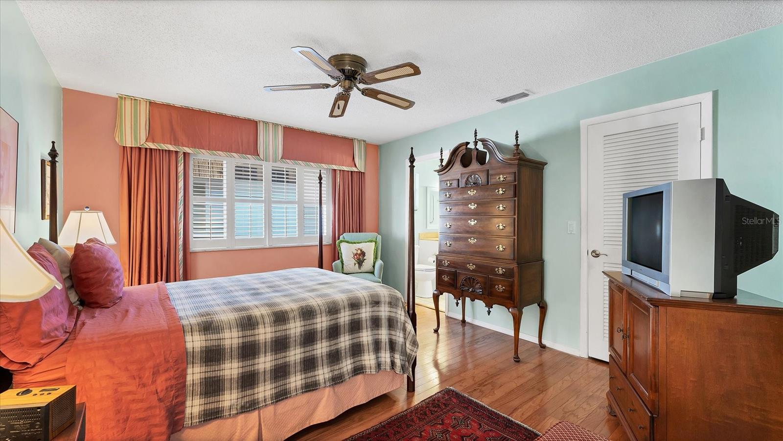 Image 15 of 38 For 3823 Glen Oaks Drive E 83