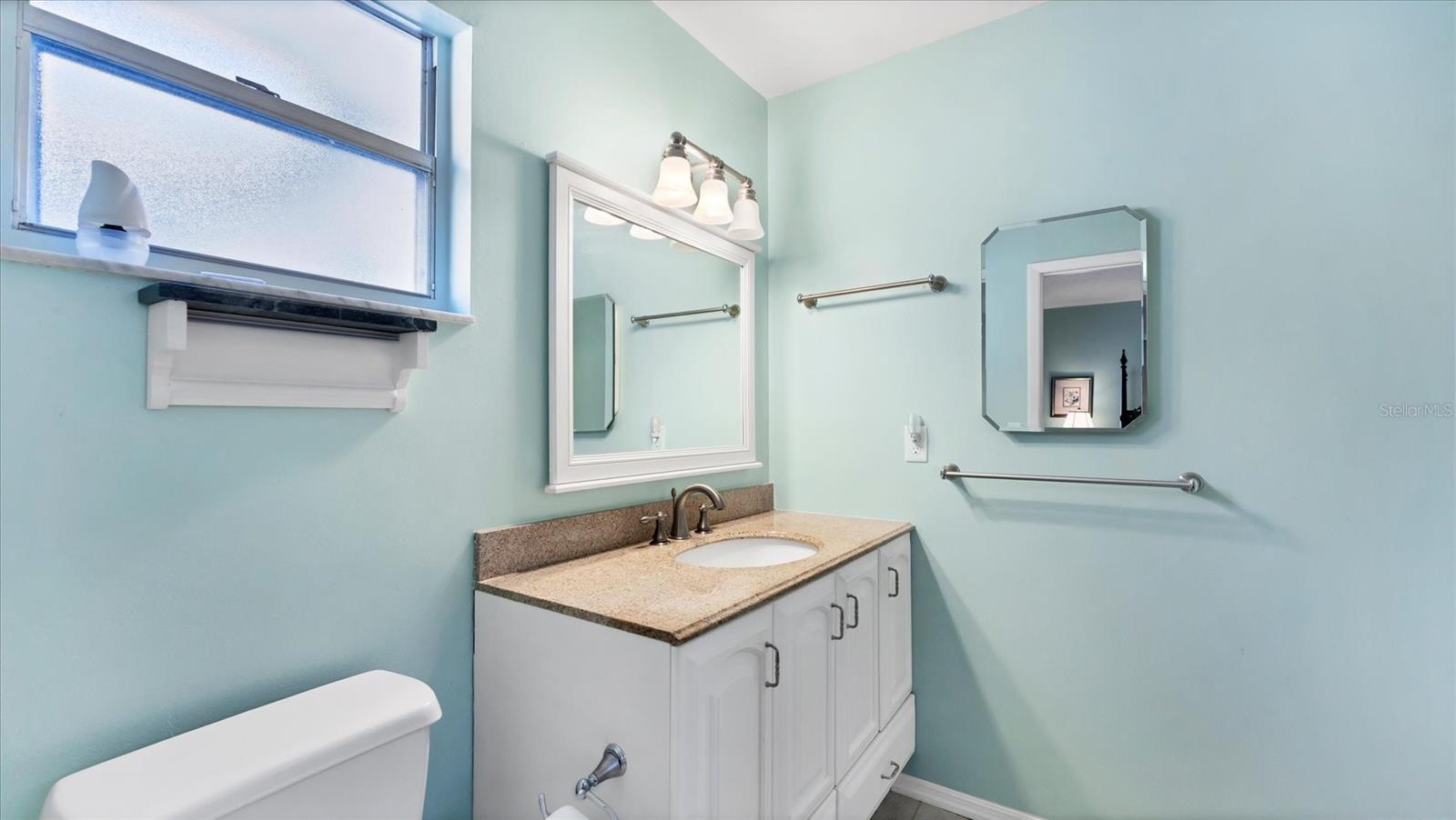 Image 18 of 38 For 3823 Glen Oaks Drive E 83