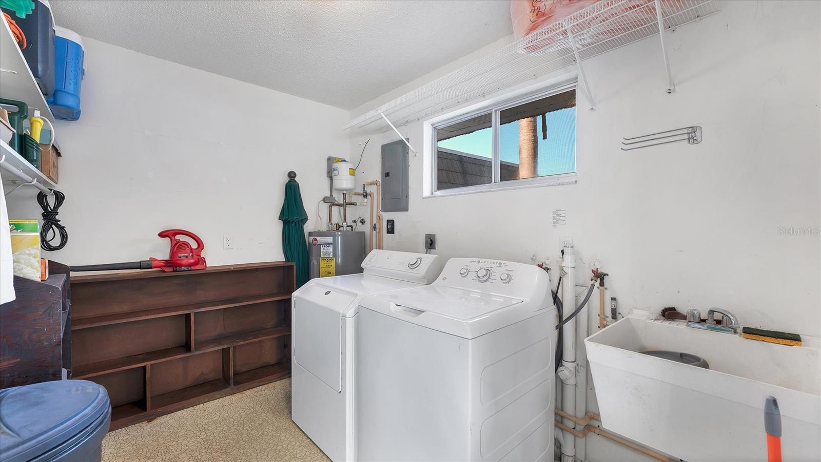 Image 23 of 38 For 3823 Glen Oaks Drive E 83