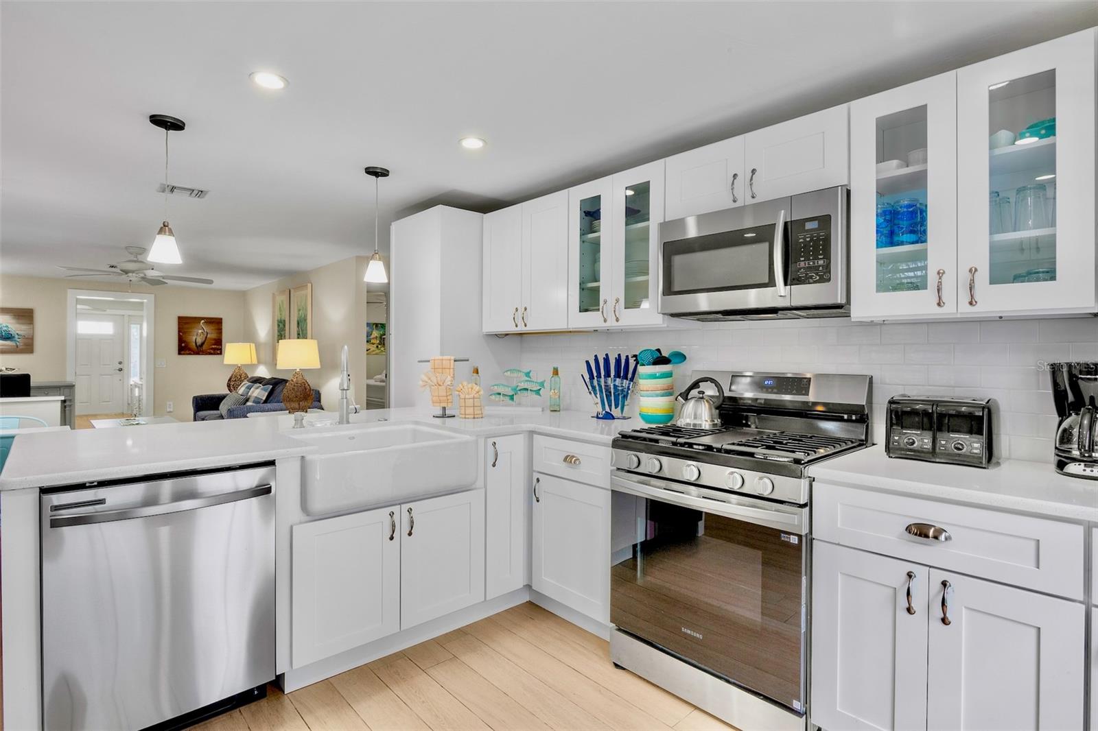 Image 14 of 37 For 5803 Imperiore Avenue