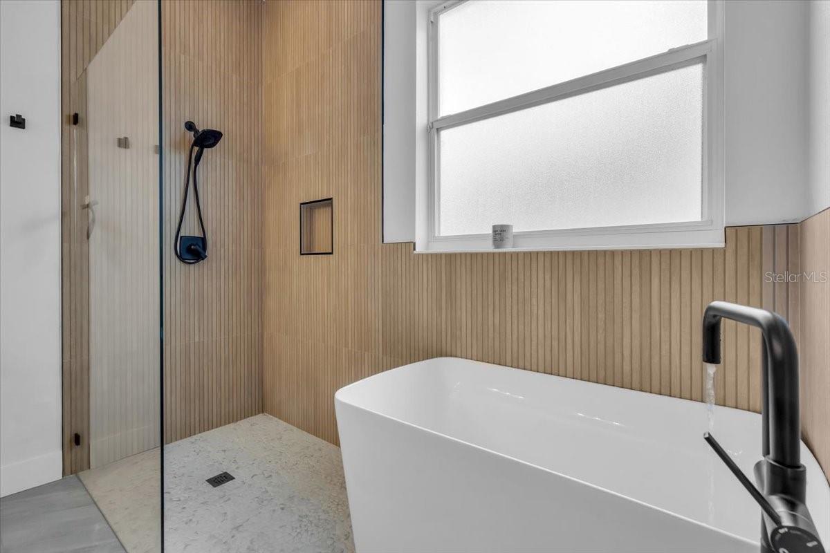 Image 20 of 44 For 312 Londonderry Drive