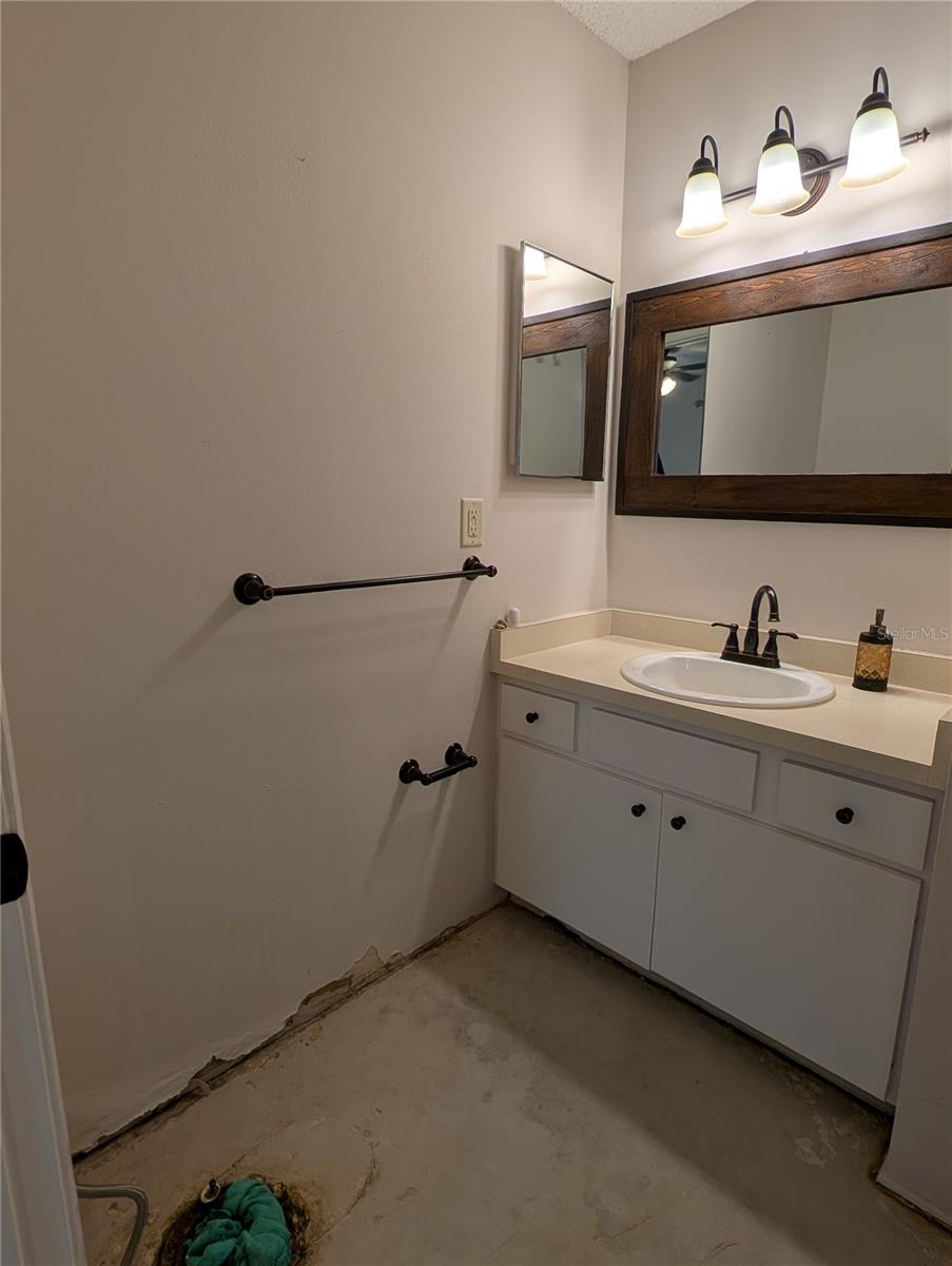 Image 14 of 16 For 4567 Shoshone Trail 167