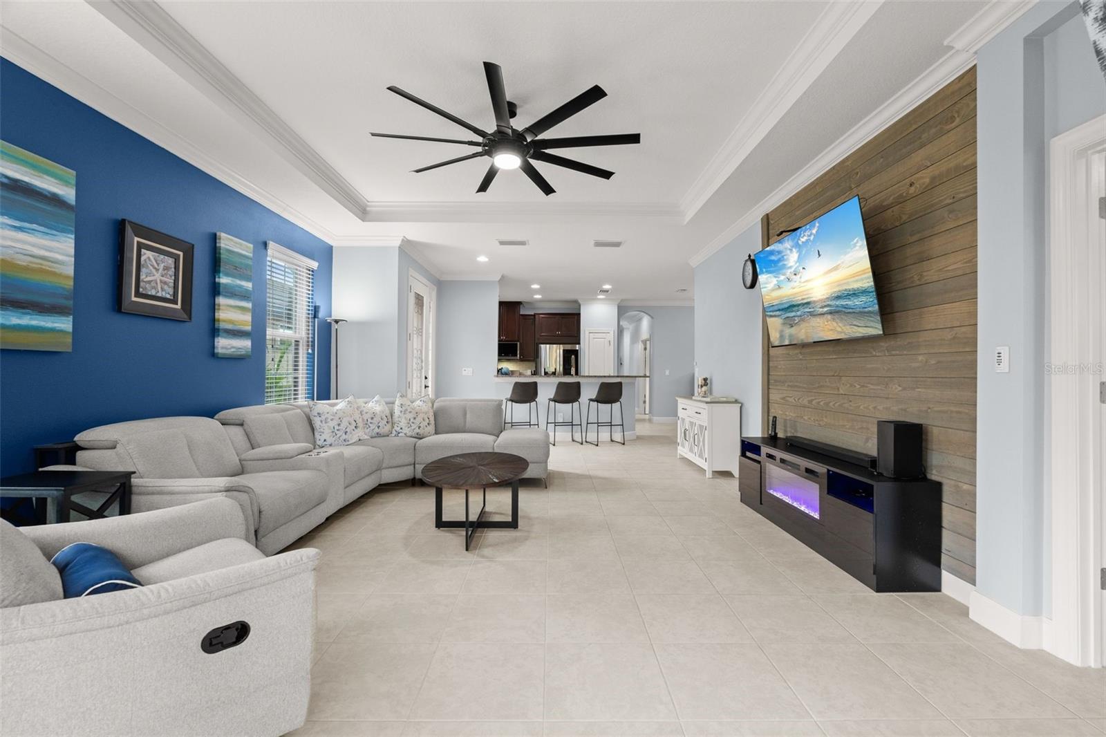 Image 13 of 53 For 10413 Highland Park Place