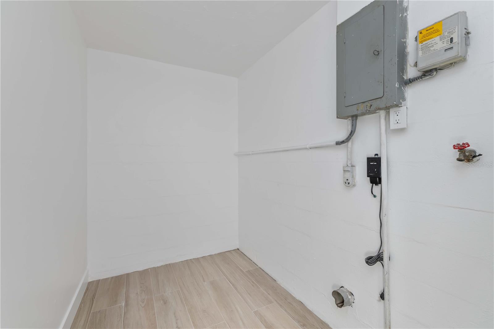 Image 21 of 46 For 226 Parkview Drive