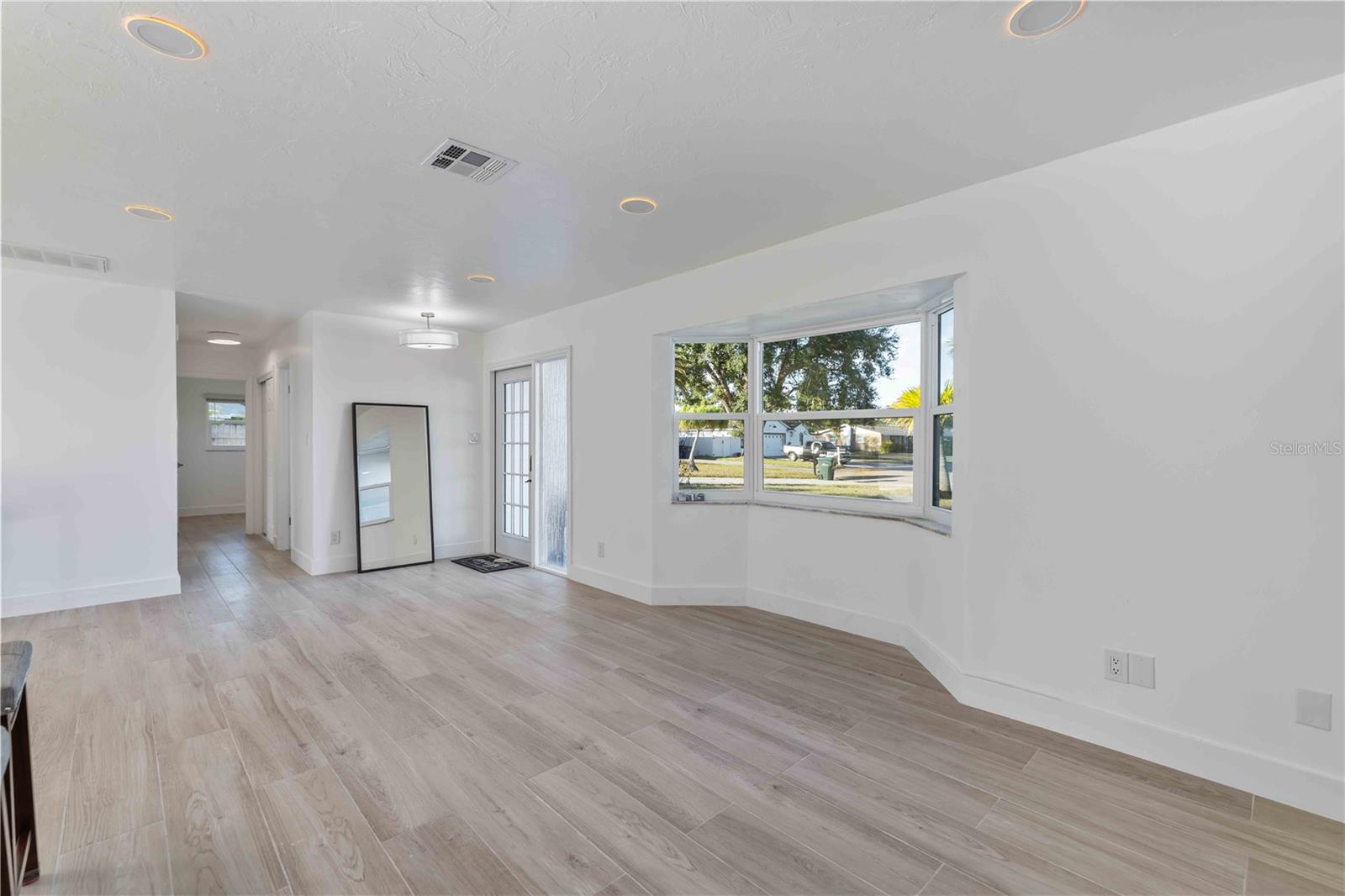 Image 3 of 46 For 226 Parkview Drive