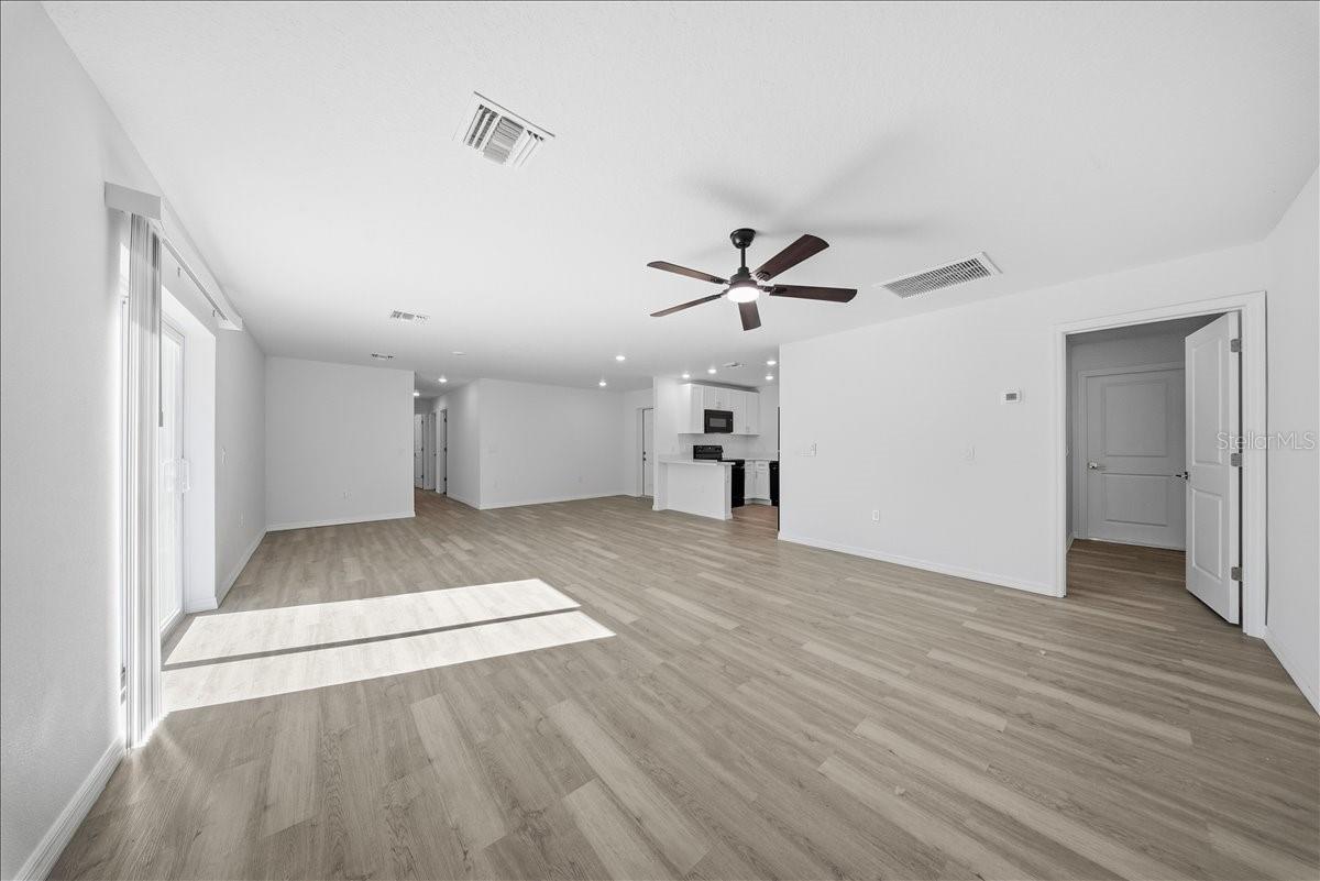 Image 10 of 26 For 5565 Lavender Avenue