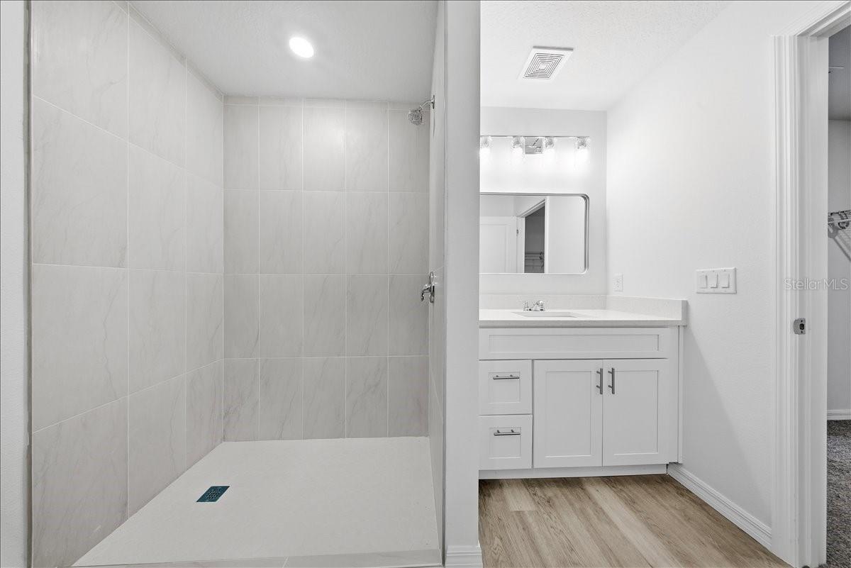 Image 13 of 26 For 5565 Lavender Avenue