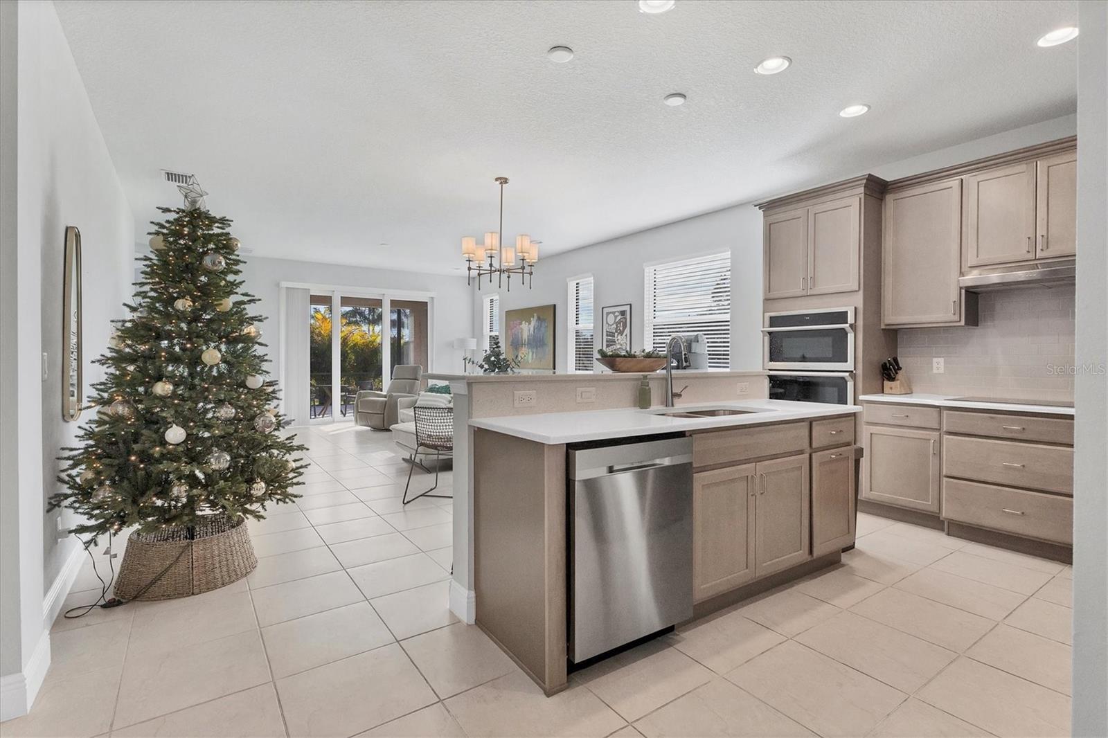 Image 13 of 39 For 123 Okeeffe Circle