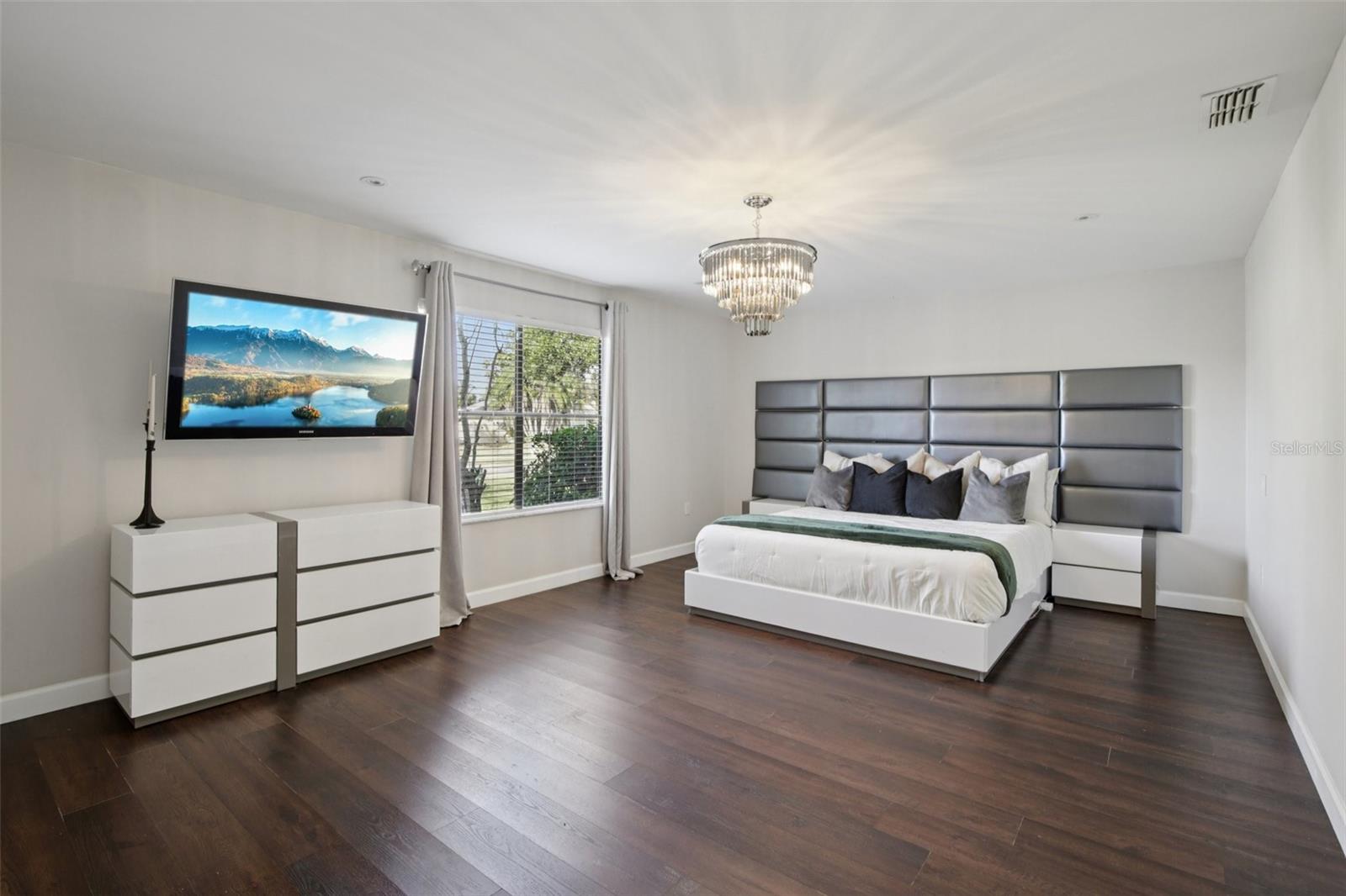 Image 20 of 42 For 665 Eastpointe Parkway