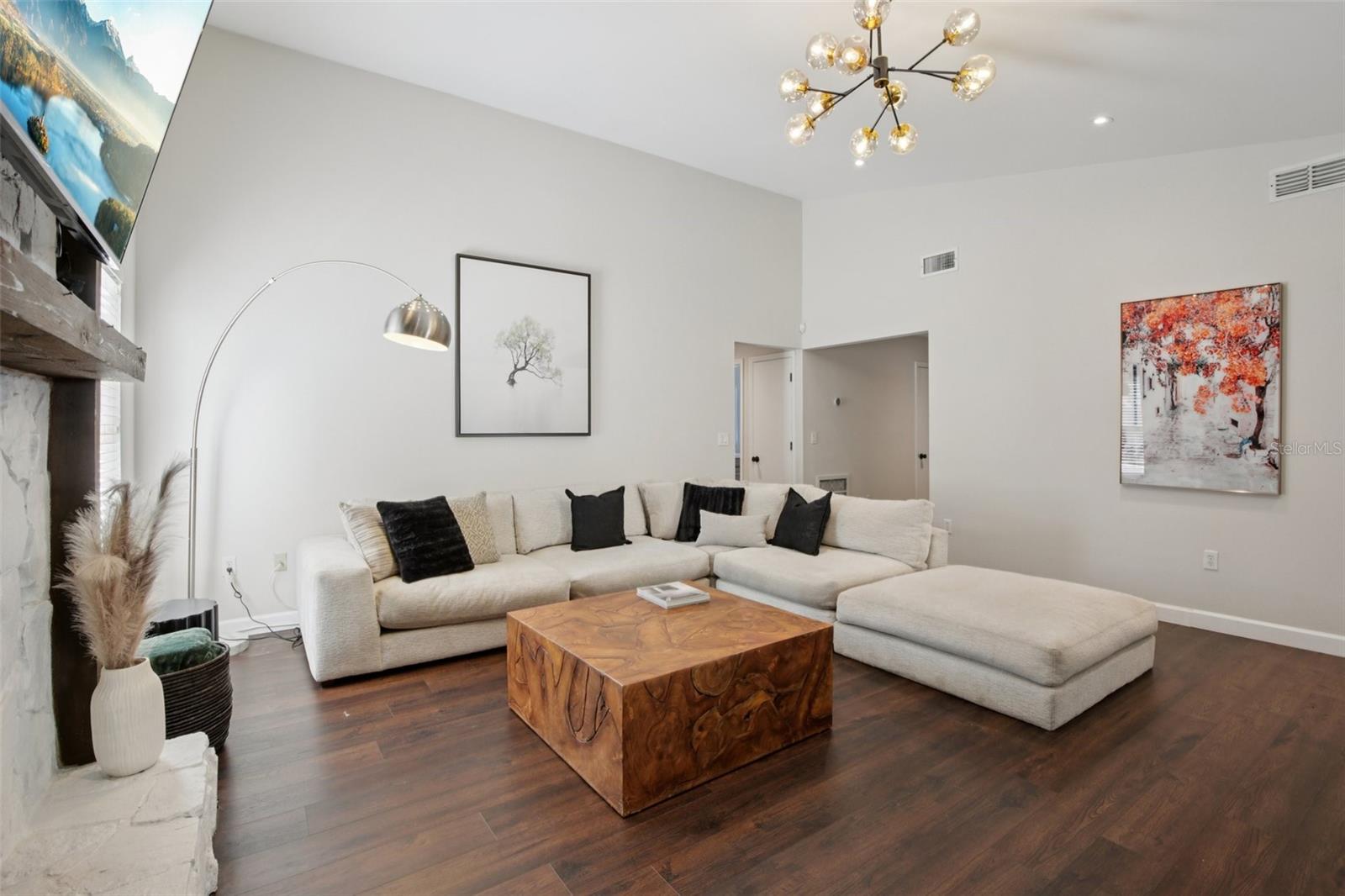 Image 9 of 42 For 665 Eastpointe Parkway