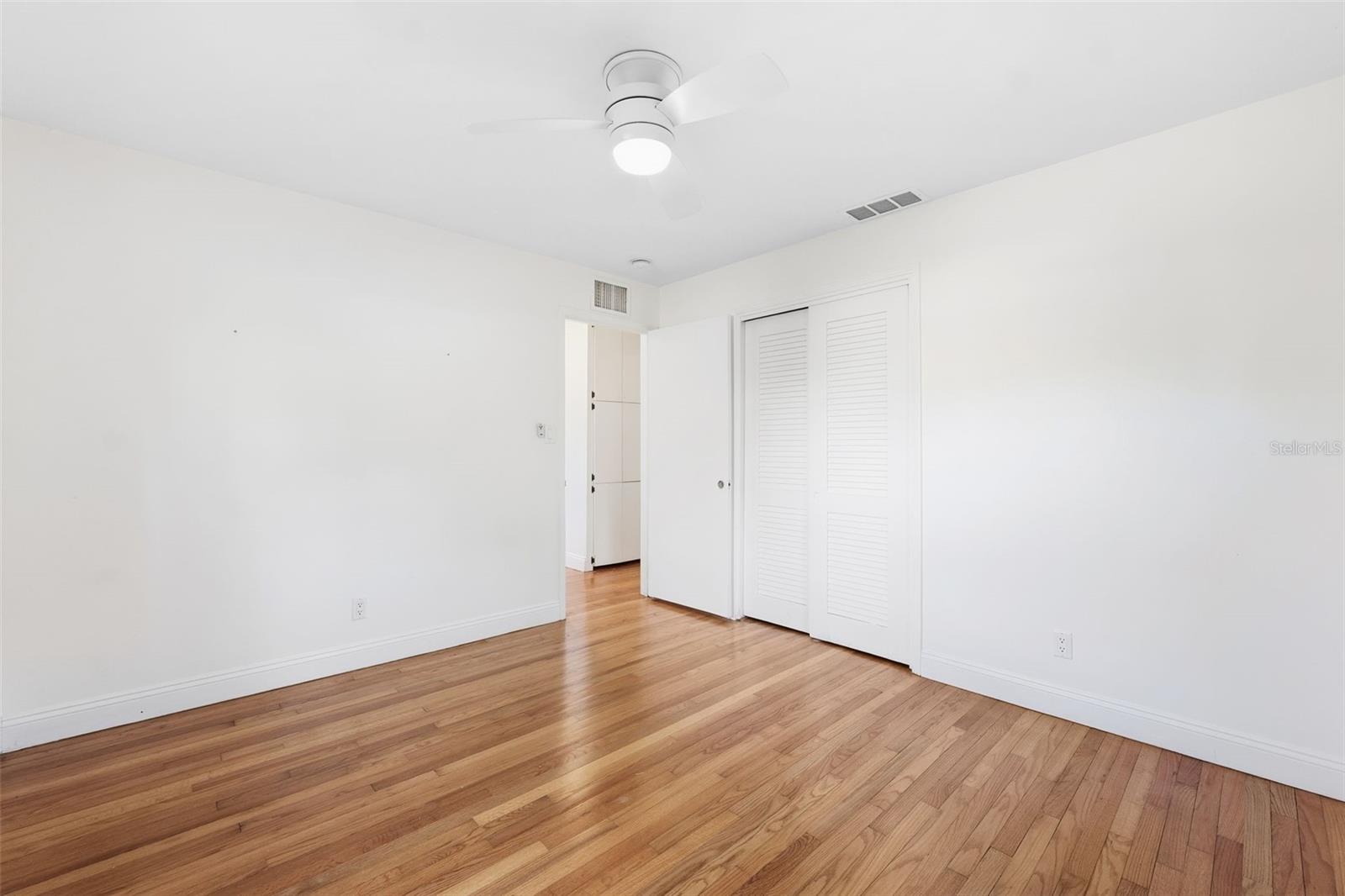 Image 11 of 17 For 218 Catalan Boulevard Ne